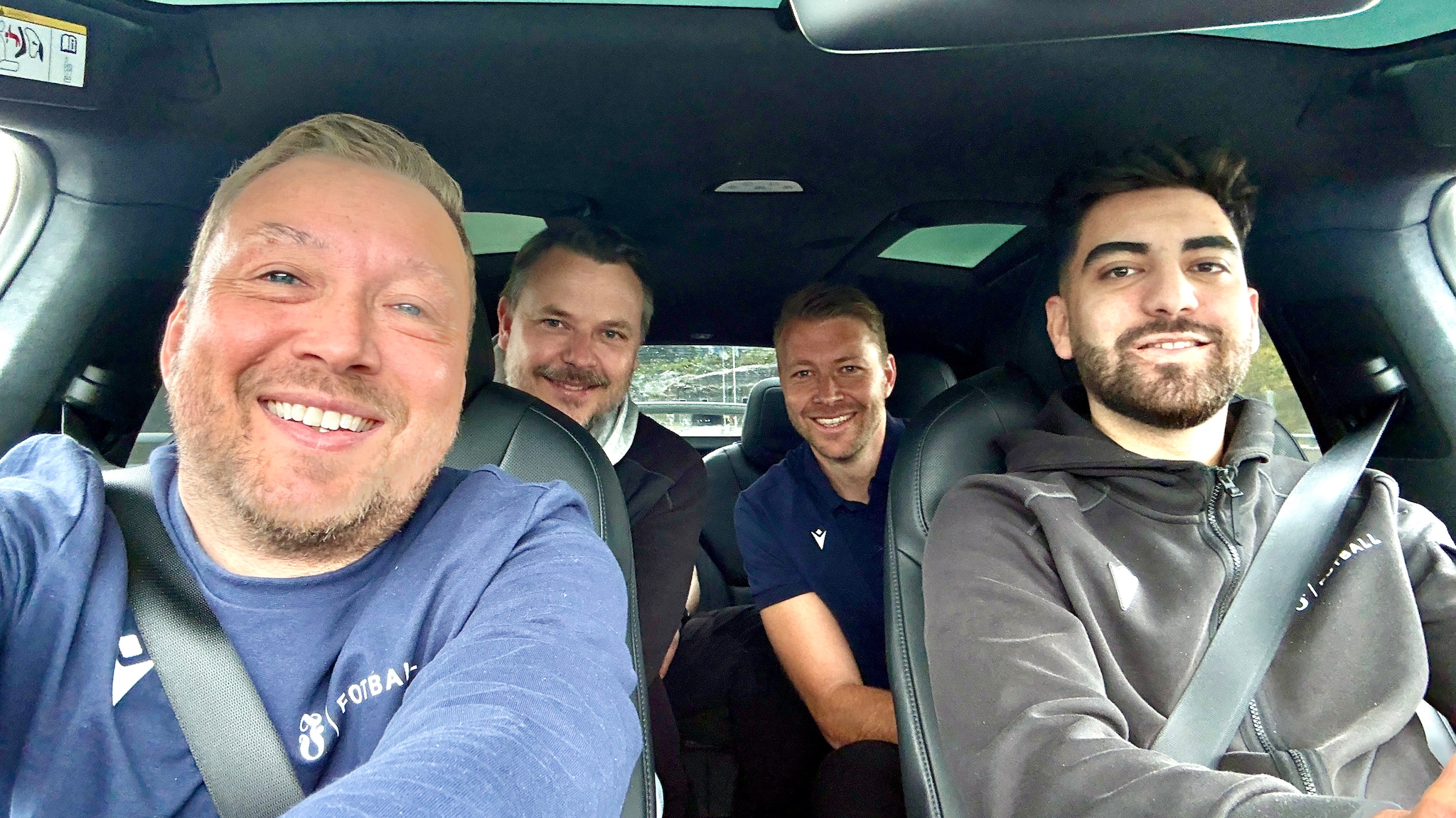 Direkte: Vi sender fra bilen på vei til Viking - Start