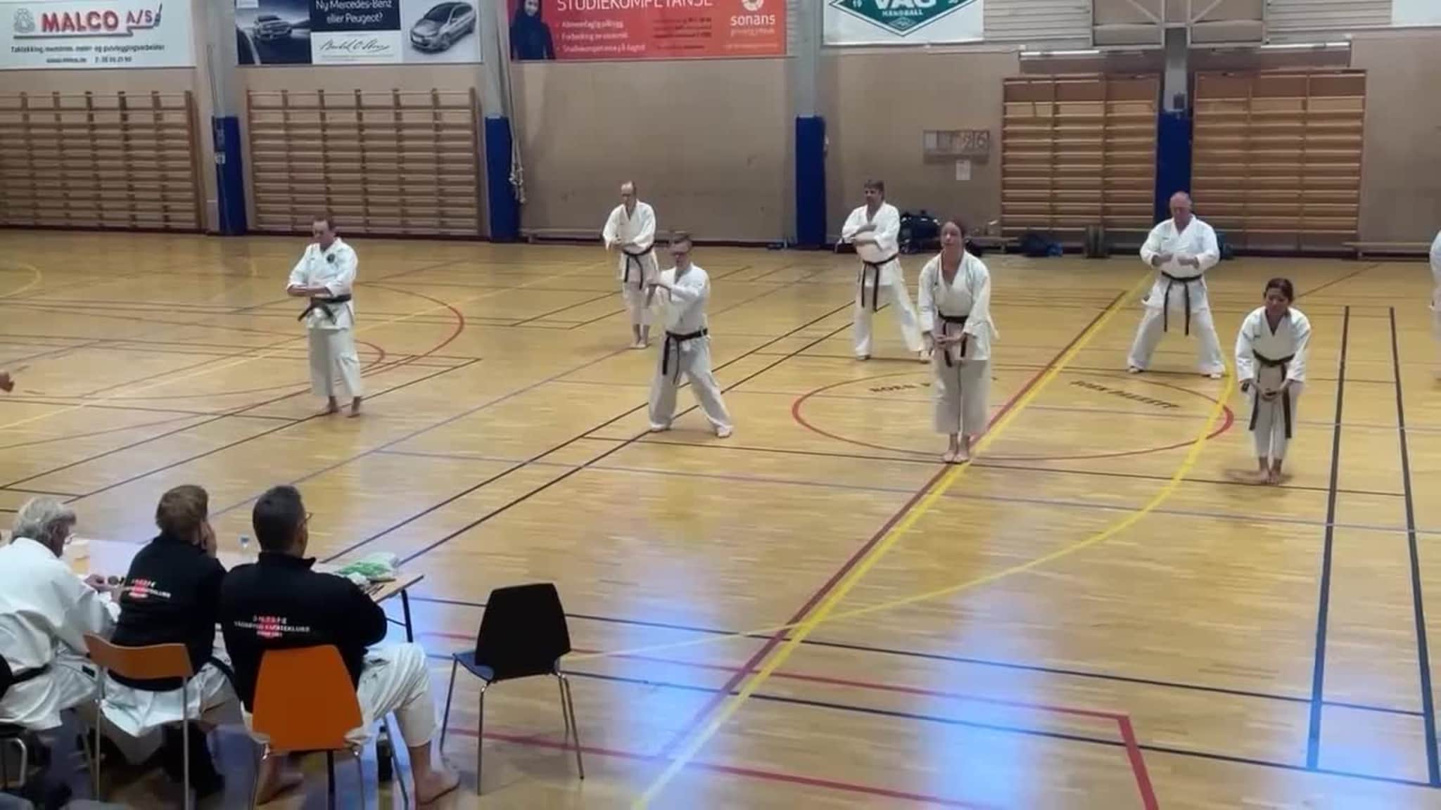 Filip Foss graderer seg til sort belte
