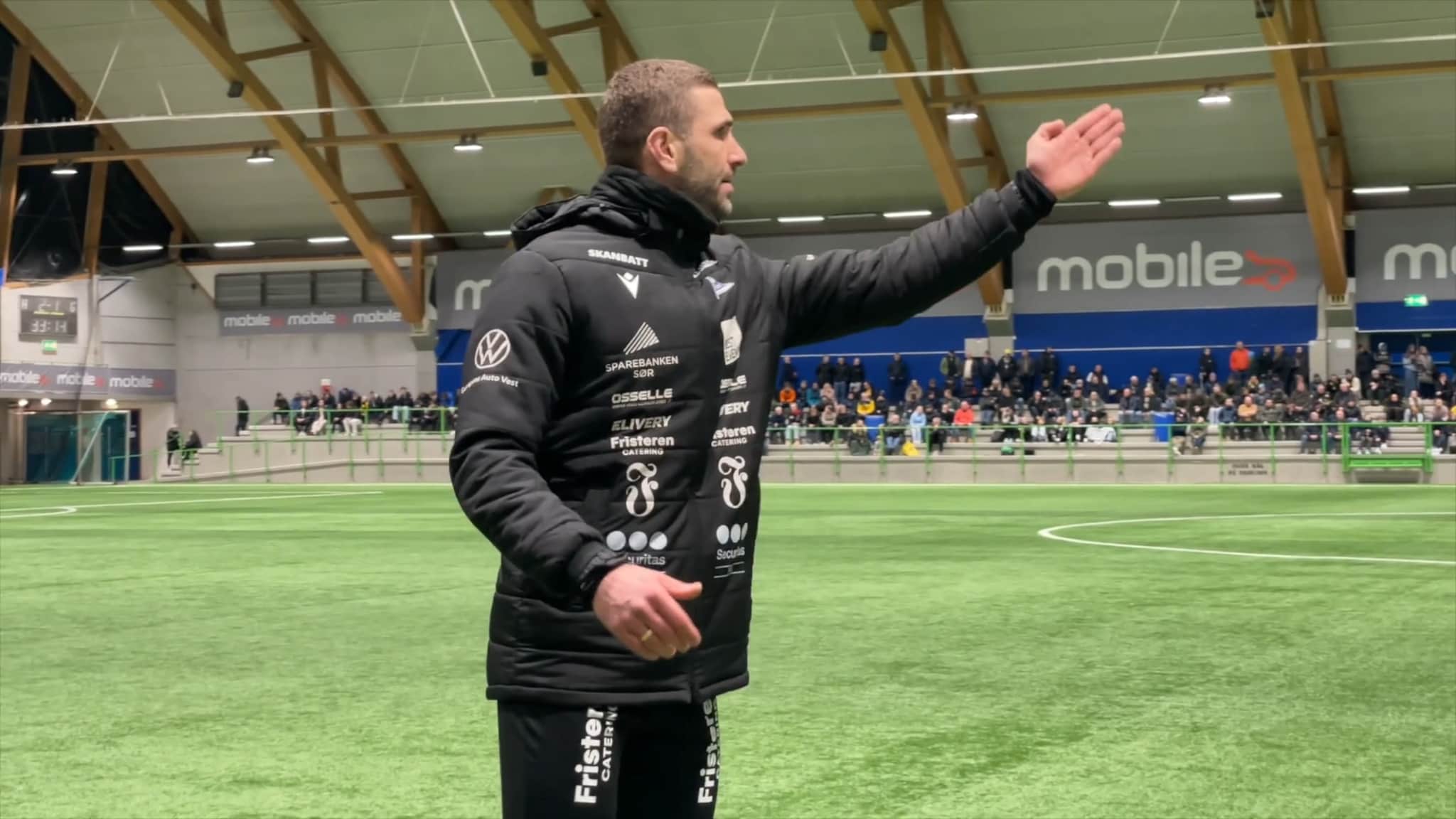 VIDEO: Karadas på sidelinja: - Jeg er helt svett