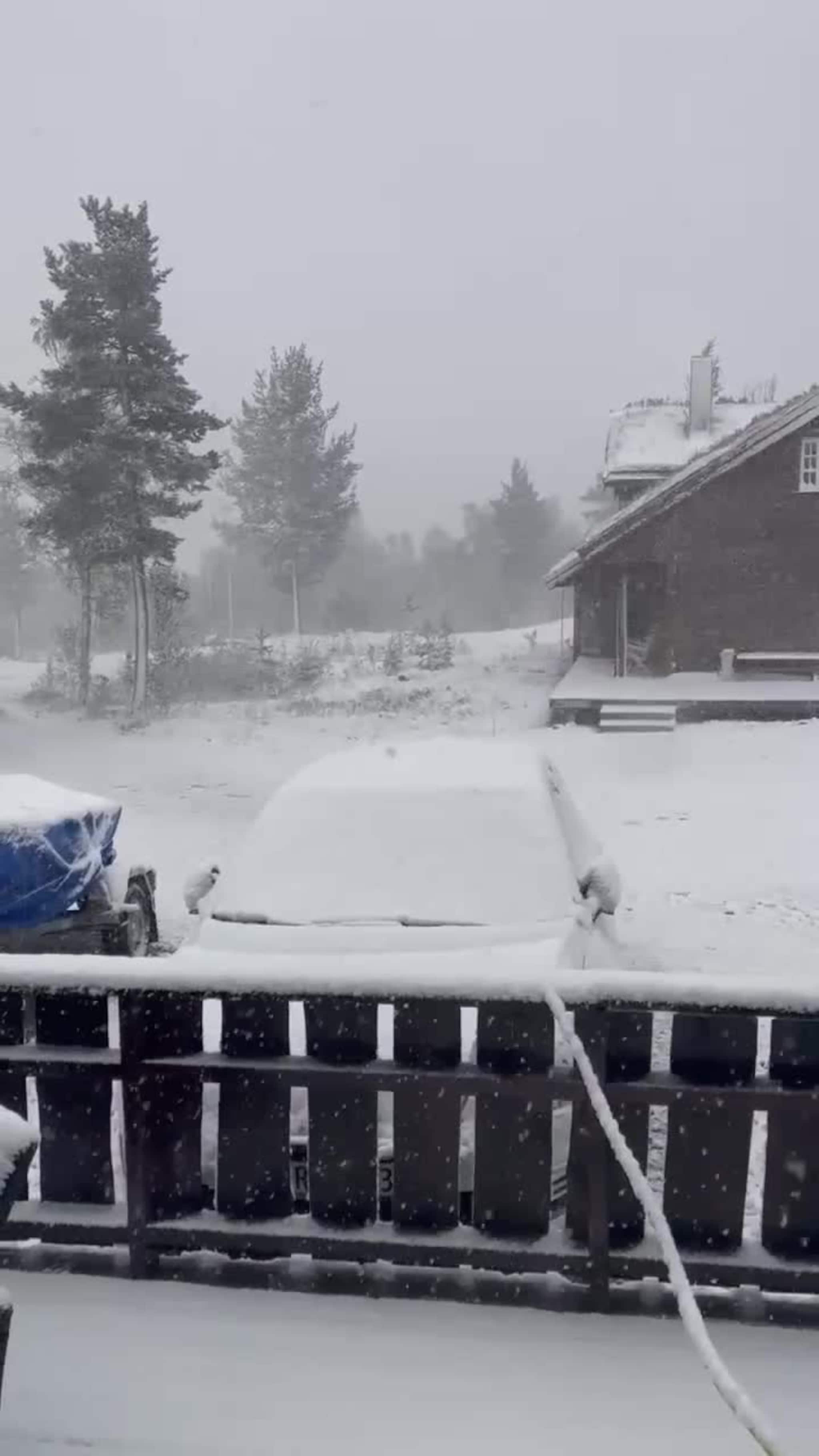 Snøen laver ned på Hovden onsdag kveld