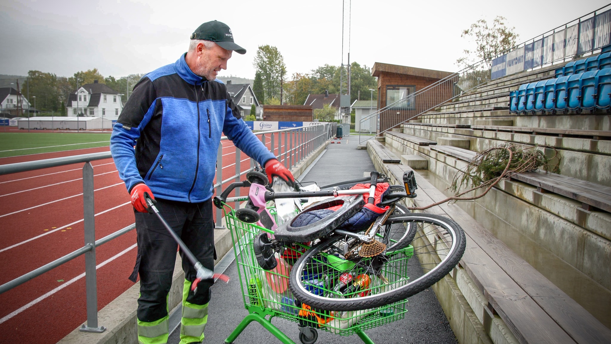 - Trist å se så mye søppel etter voksne