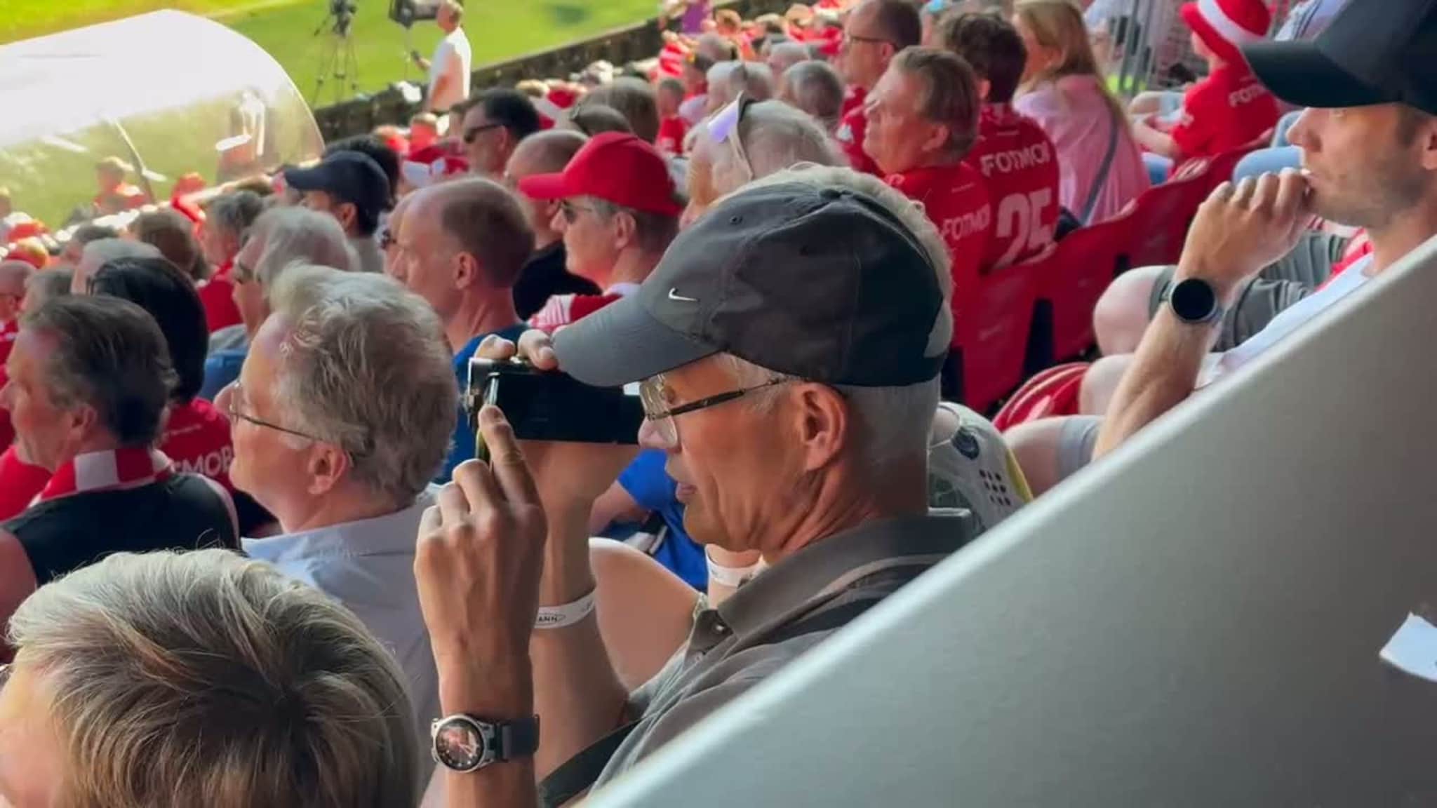 Pappa Lorentzen på tribunen