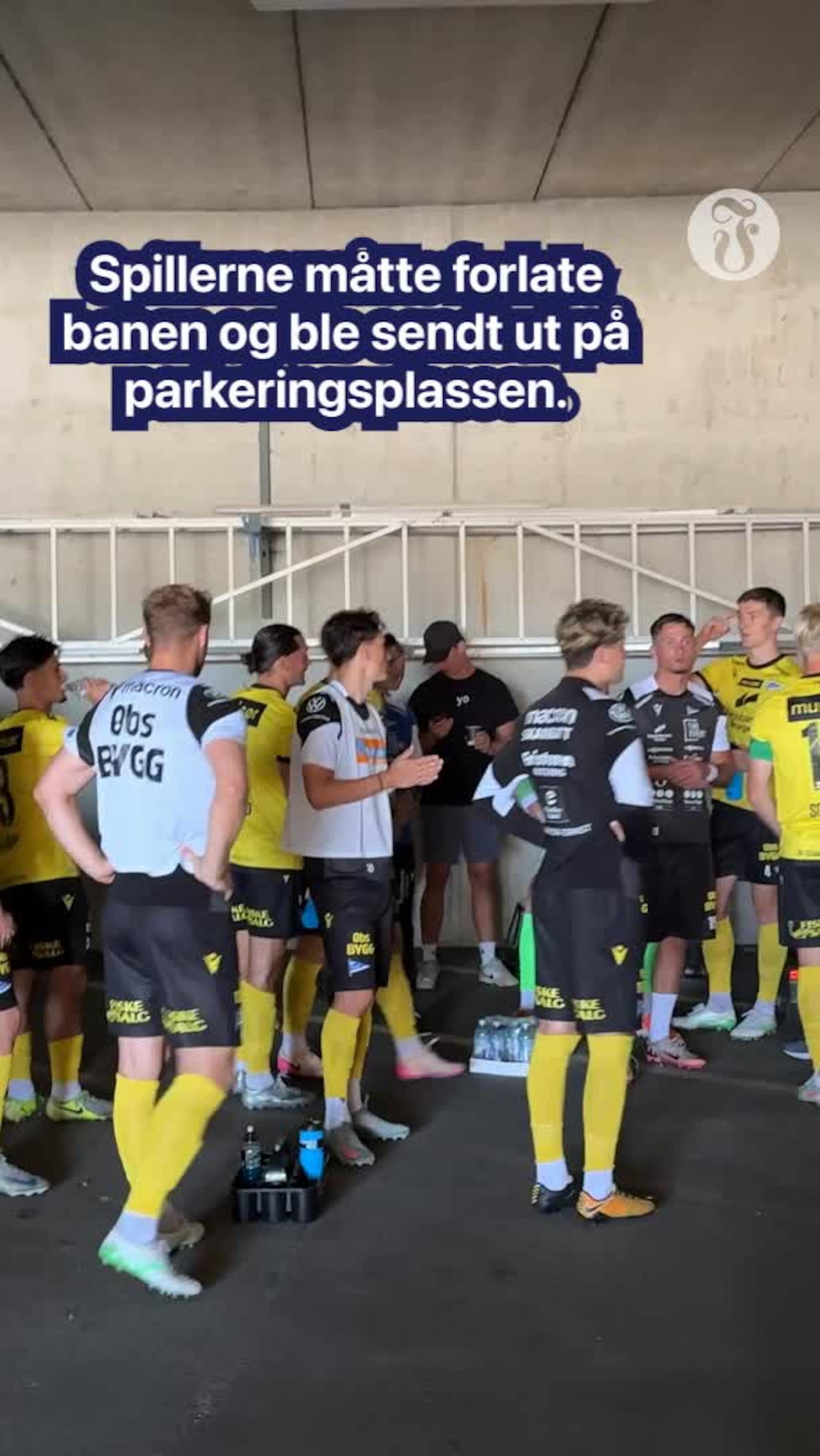 Måtte utsette kampen etter pyro fra tribunen