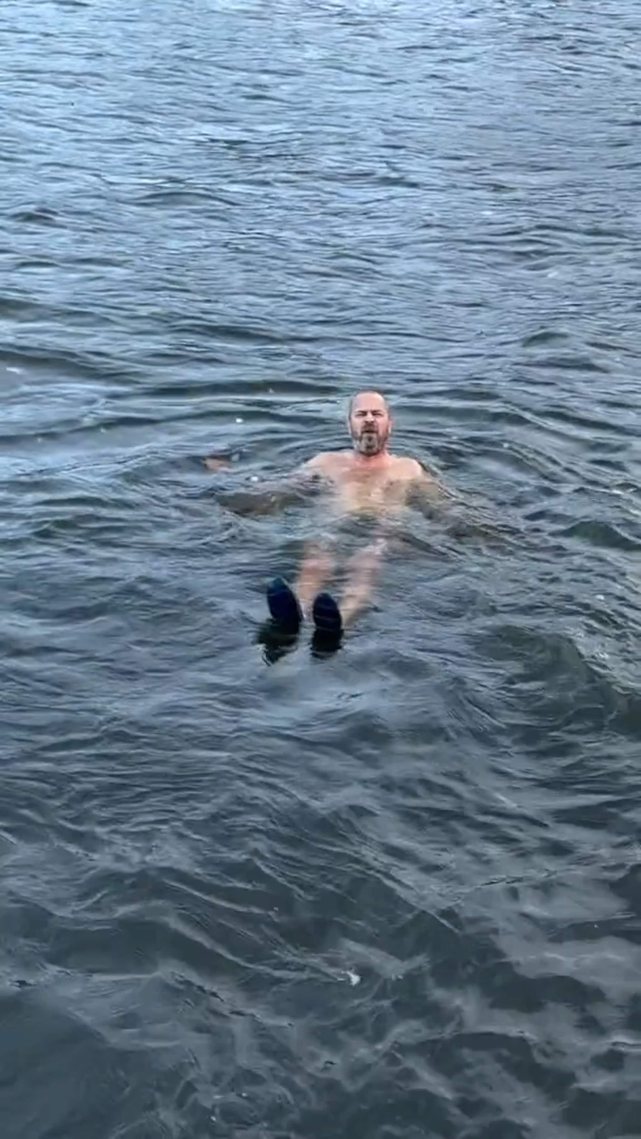 - Det er jo nydelig badevær