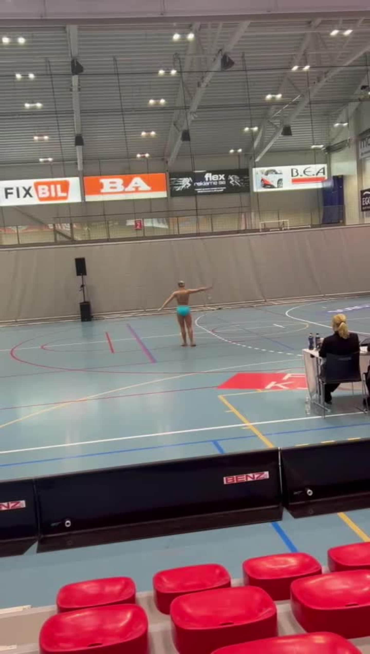 Tomine Knatterud Omland i 1 baton  i NM i sportdrill