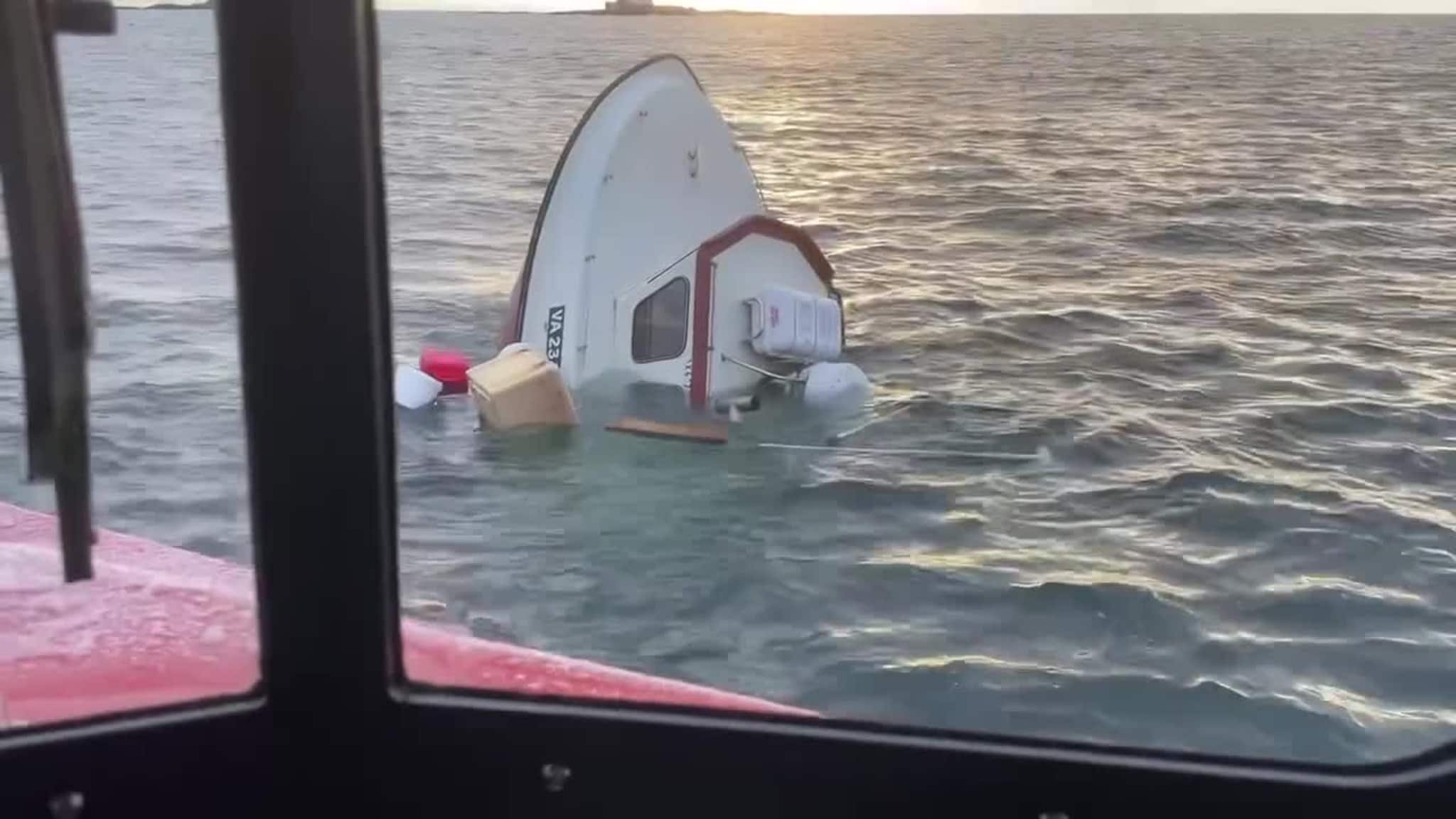 Her ligger båten under vann