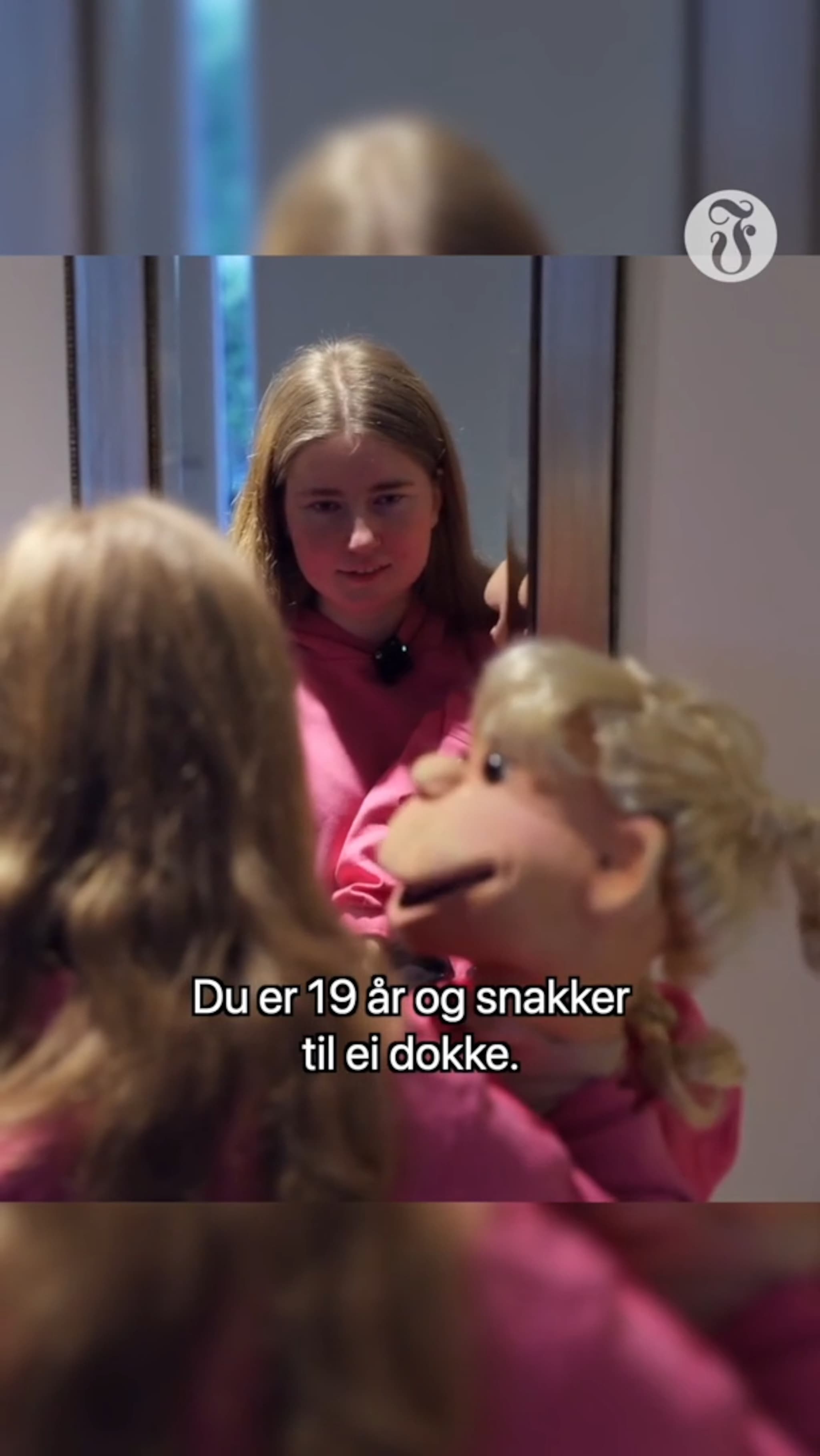 - Du er 19 år og snakker til ei dokke