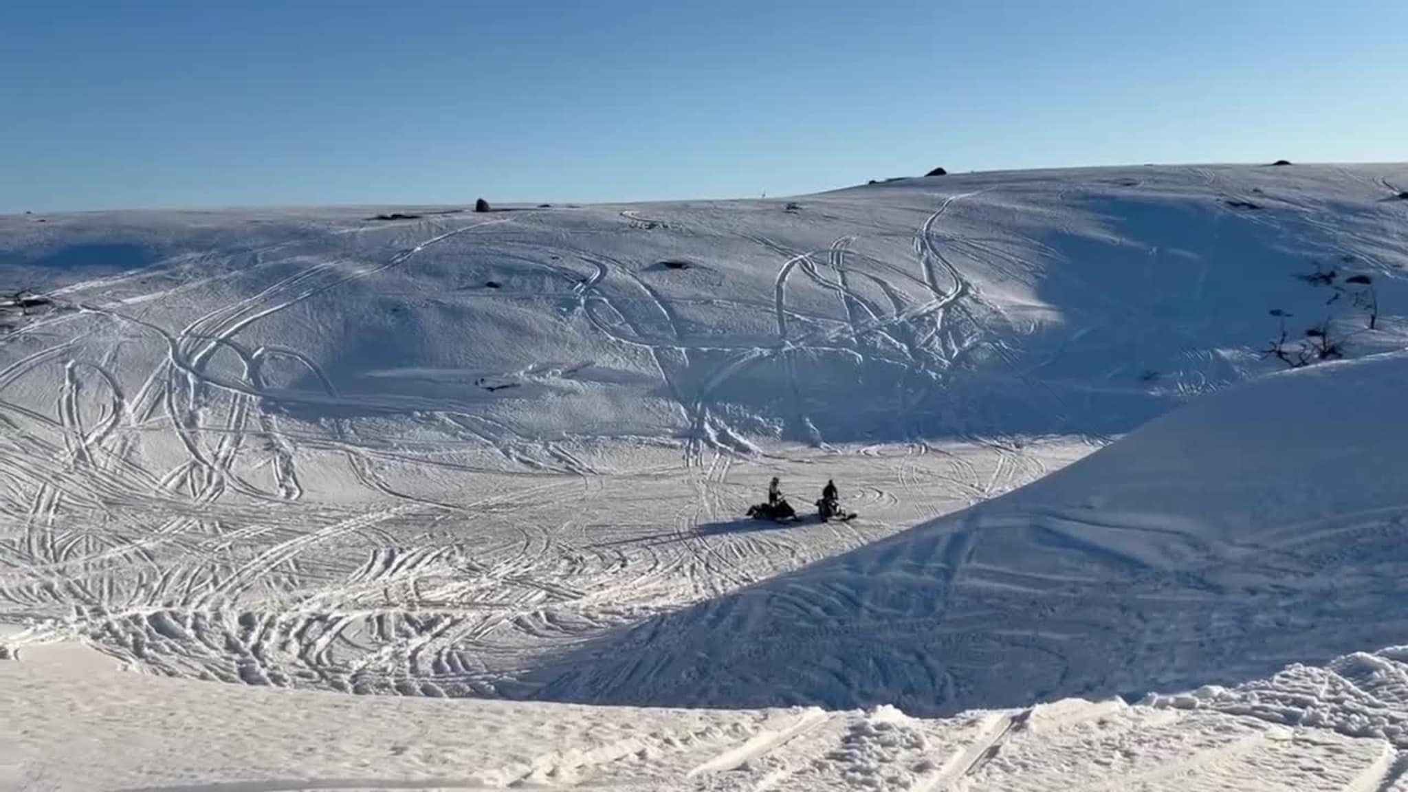Espen Bryggeså kjører snøscooter 2