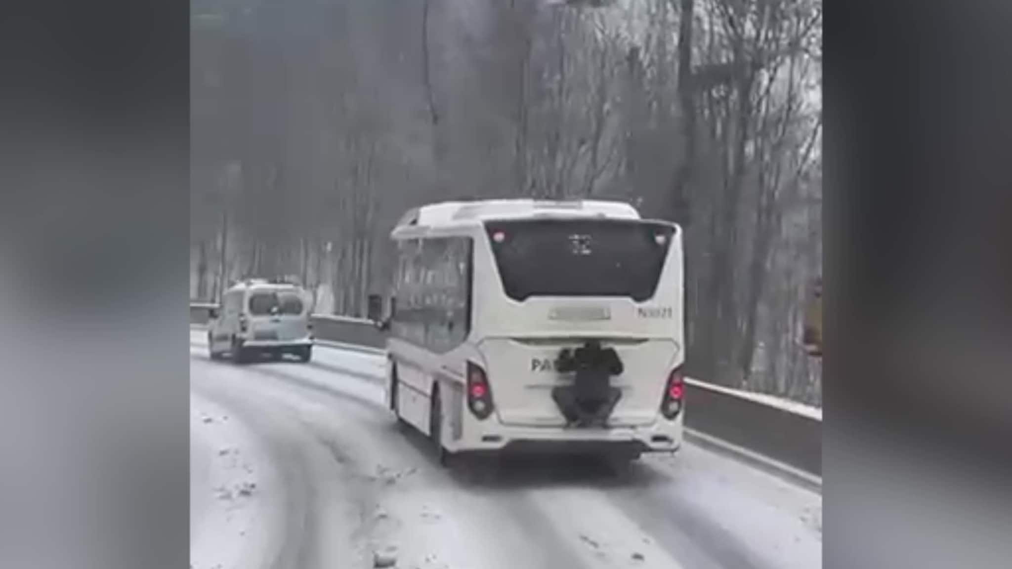 Henger på bussen