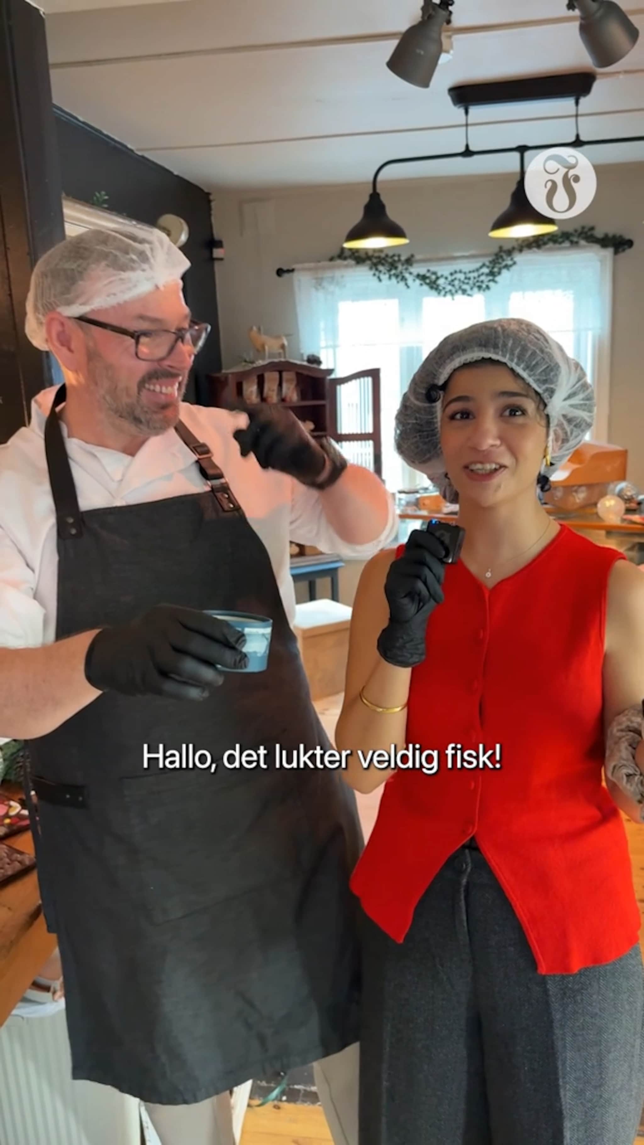 Prøver sjokolade med tørrfisk-smak