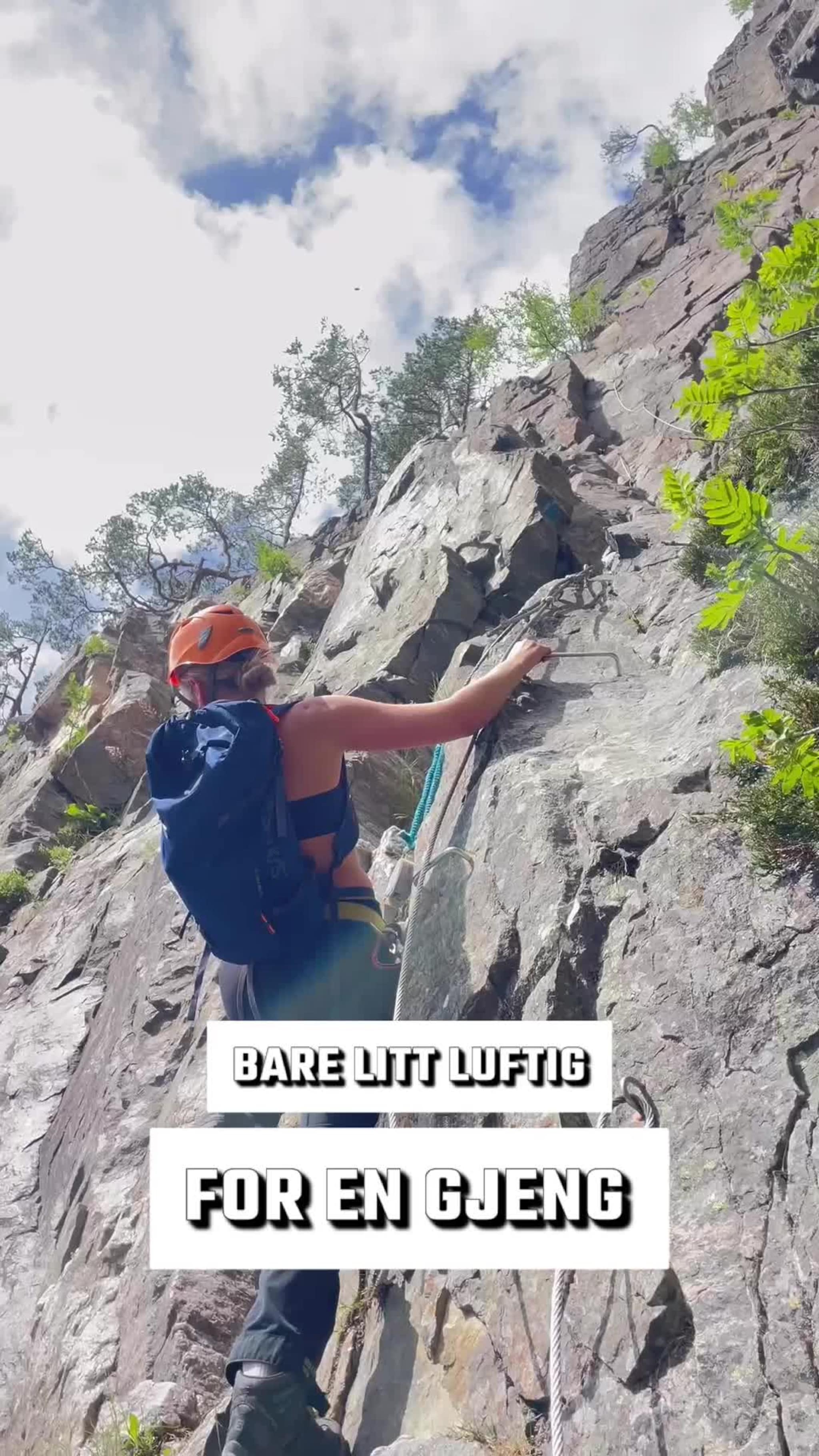 55 elever fra Kvadraturen videregående skole fikk testet sine ferdigheter de klatret Via Ferrata 3
