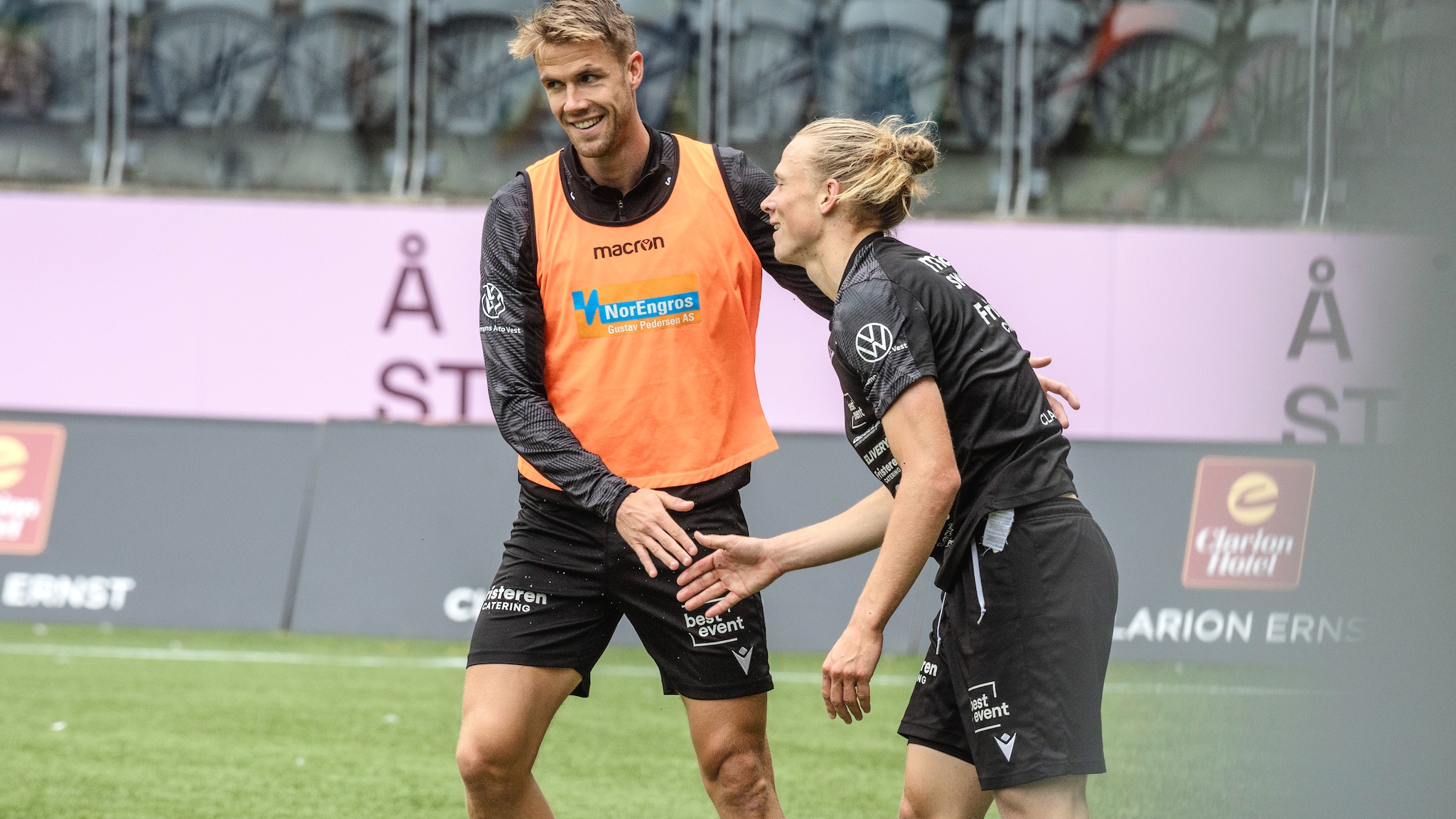 Her trener Ajer med Start