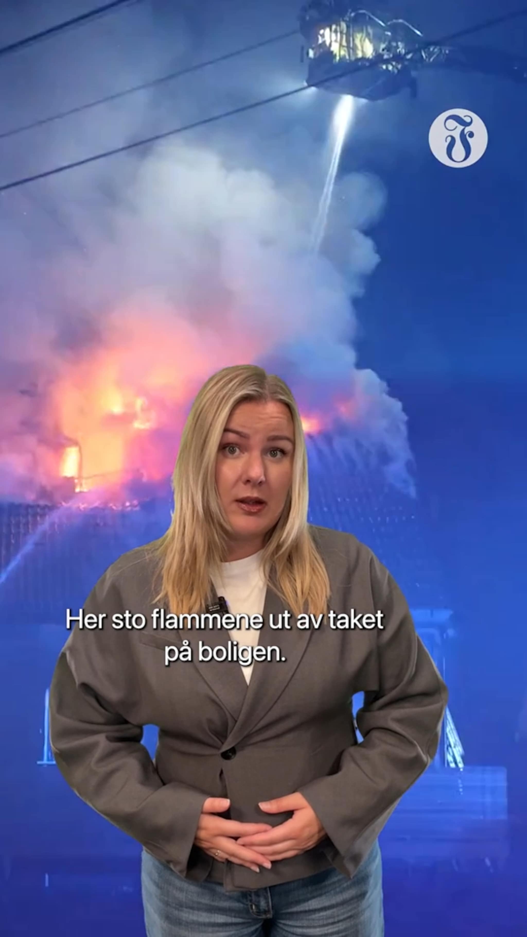 Flammer sto ut av boligen