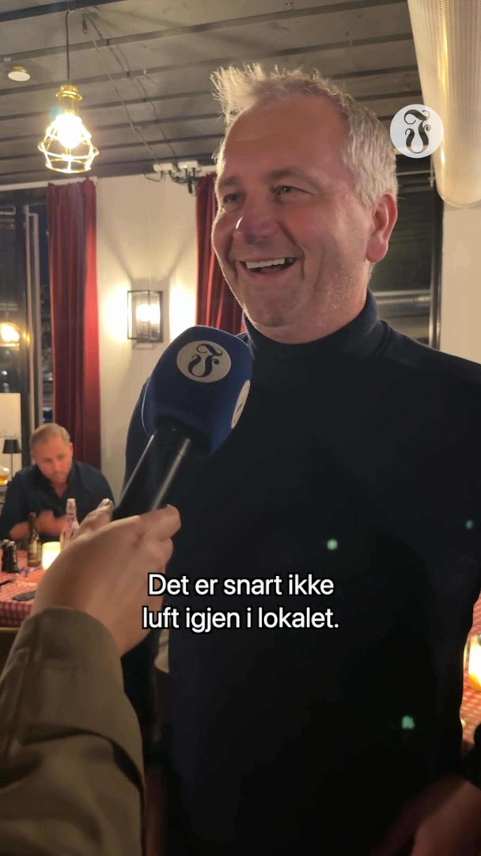 - Det er snart ikke luft igjen i lokalet