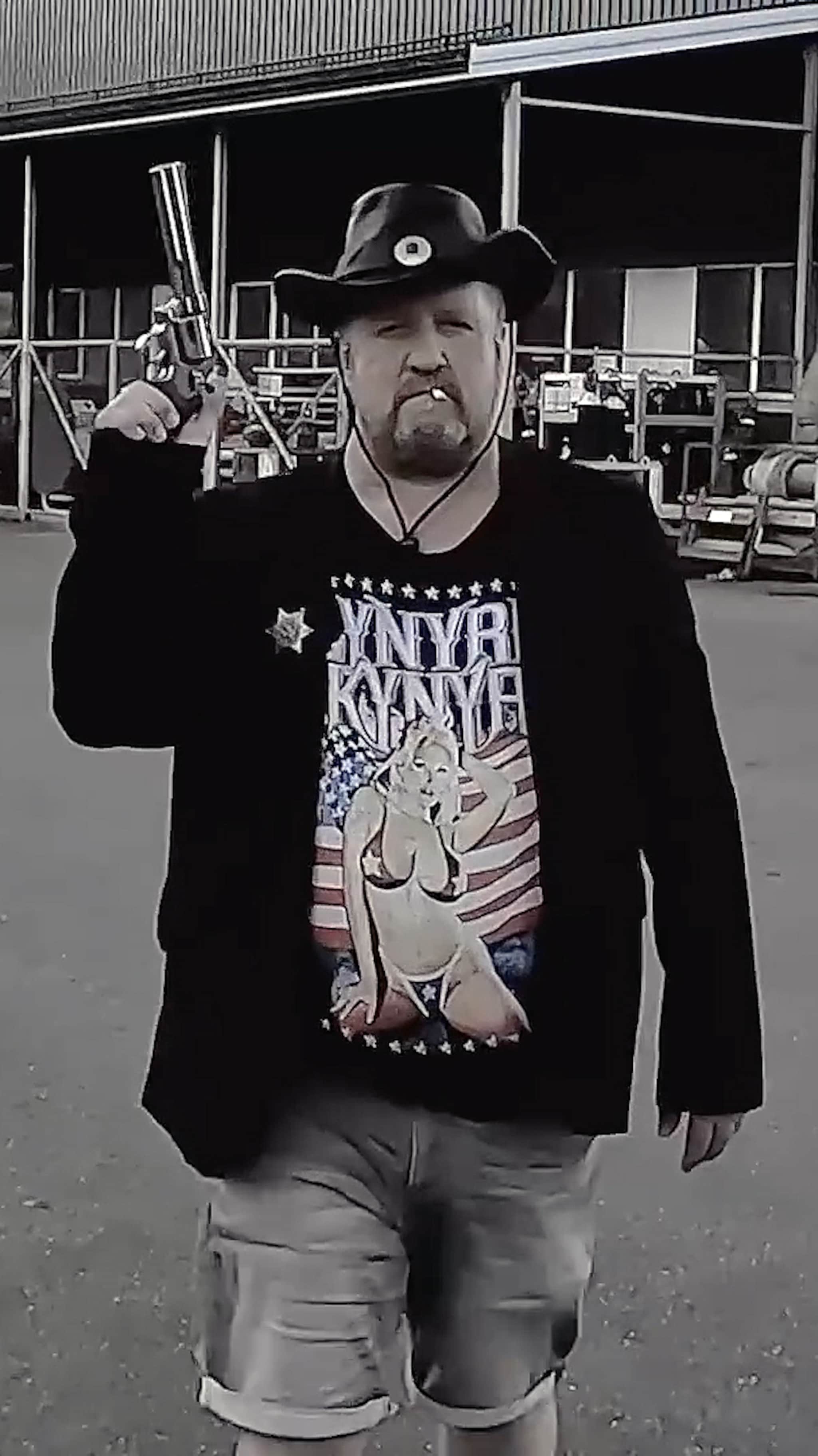 Ordfører som sheriff: - Man lever bare én gang