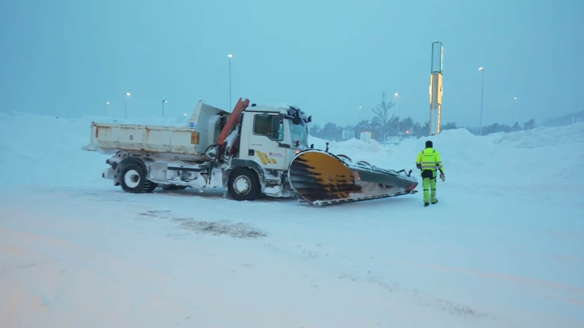 Brøytebilsjåfør på E18: - Det er helt vilt