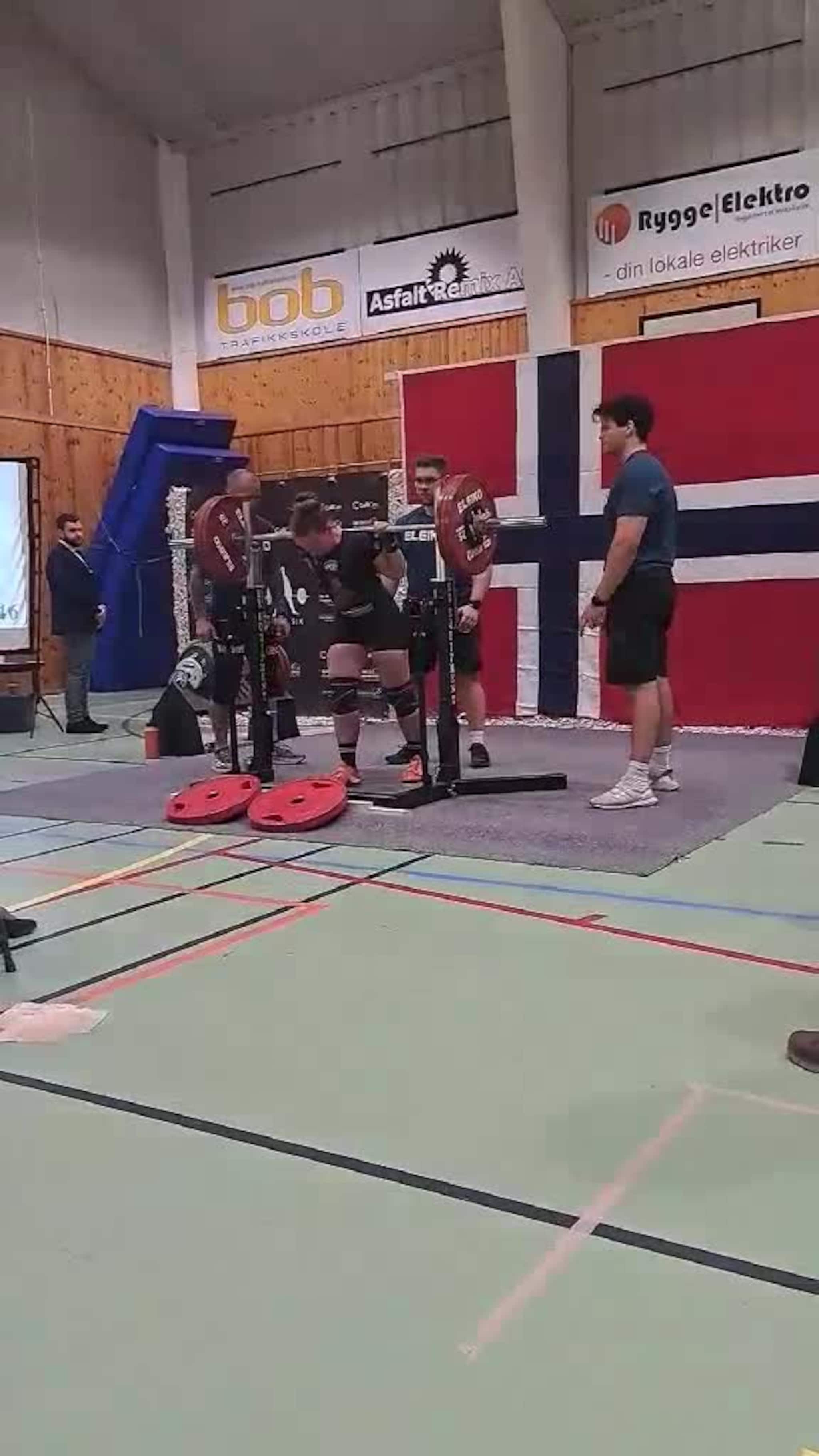 Norunn Holmvik i knebøy i NM
