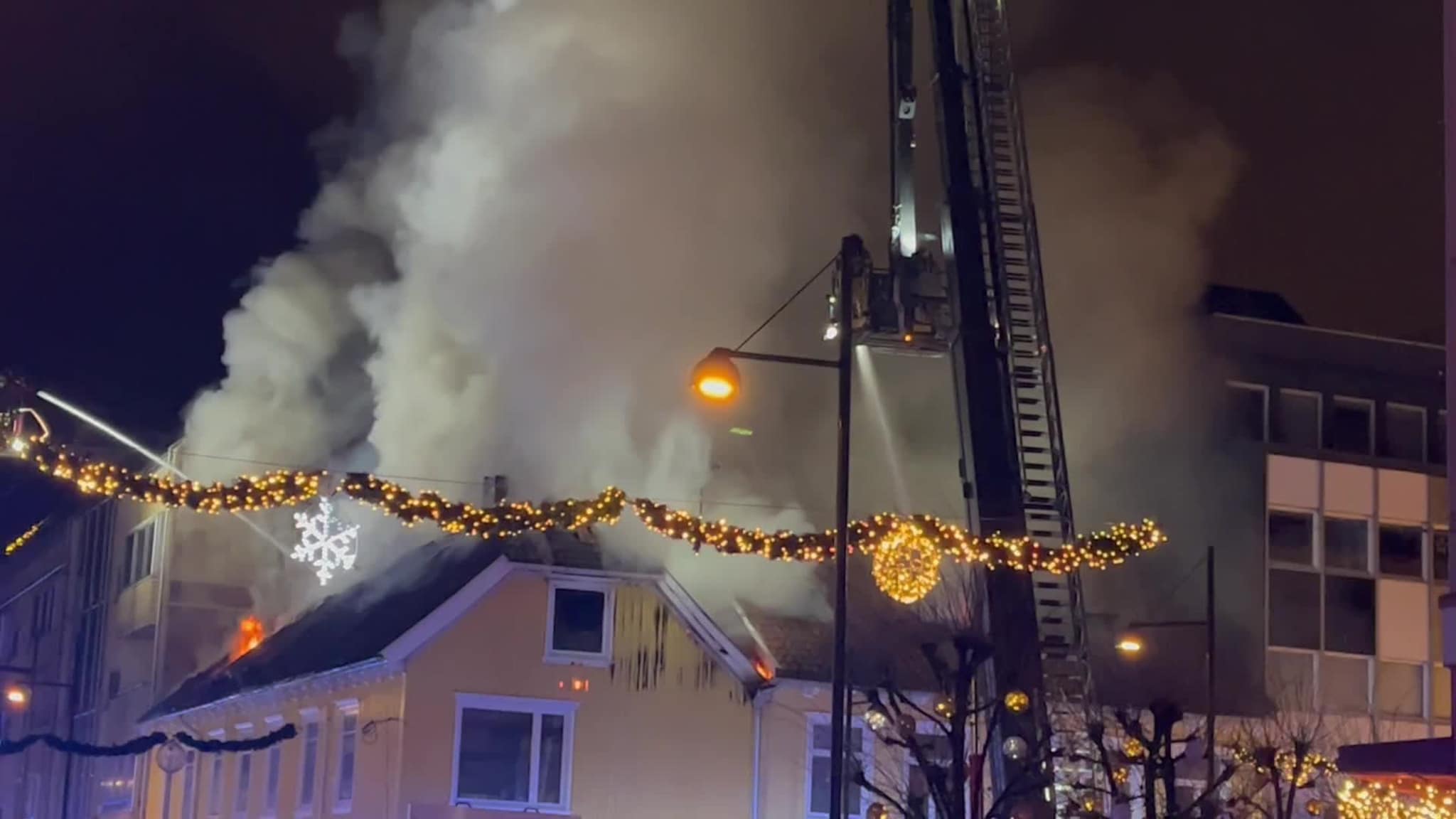 Kraftig brann i Kvadraturen i Kristiansand - naboer evakuert