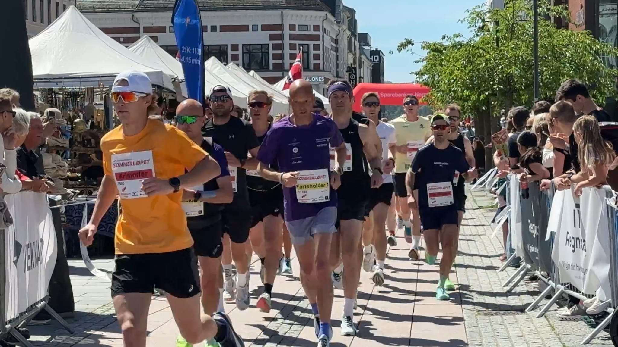 Se halvmaraton passere på Torvet