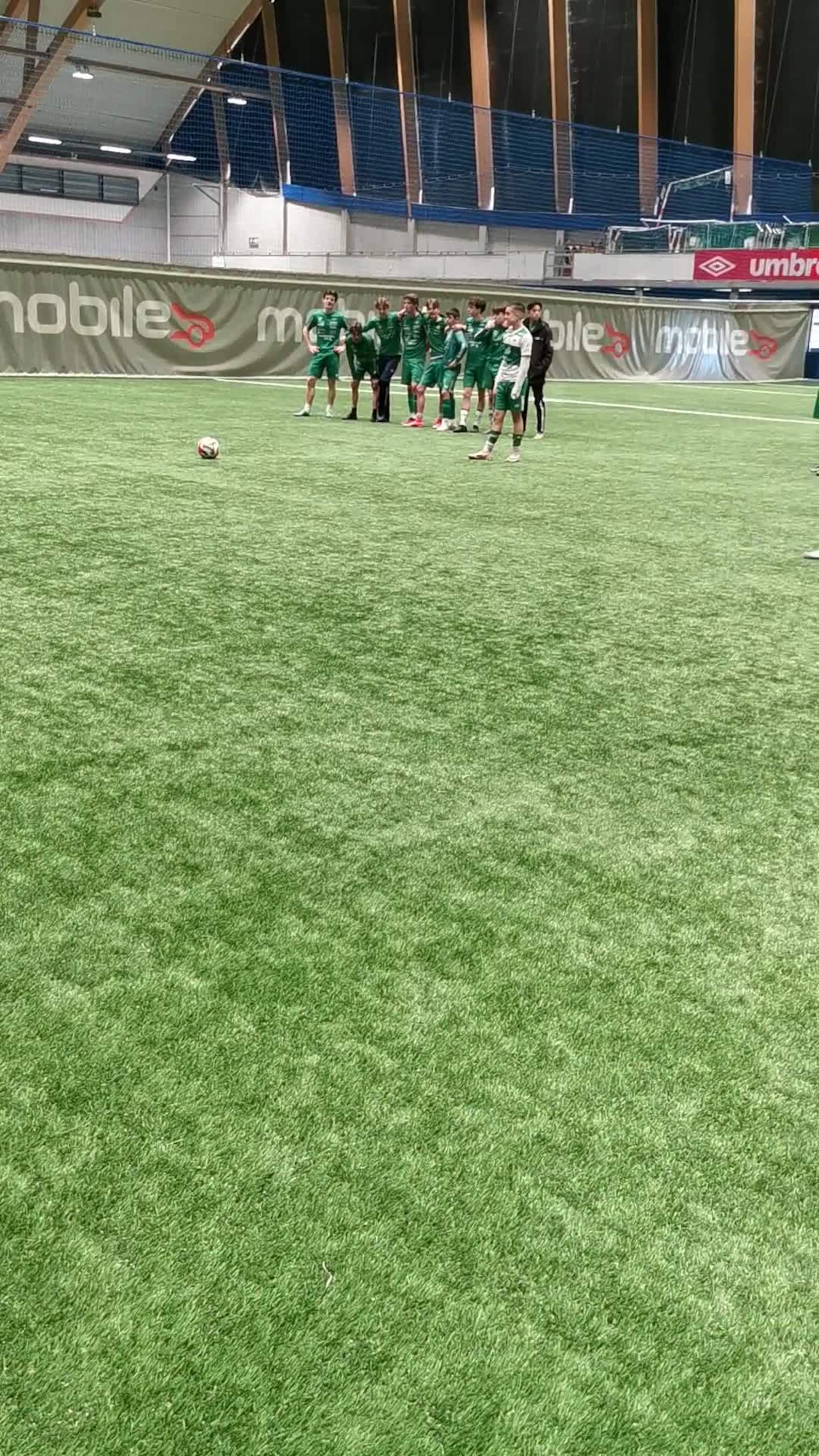 Straffesparkkonkurranse i kvartfinalen mellom Møvig og Fiskå skole