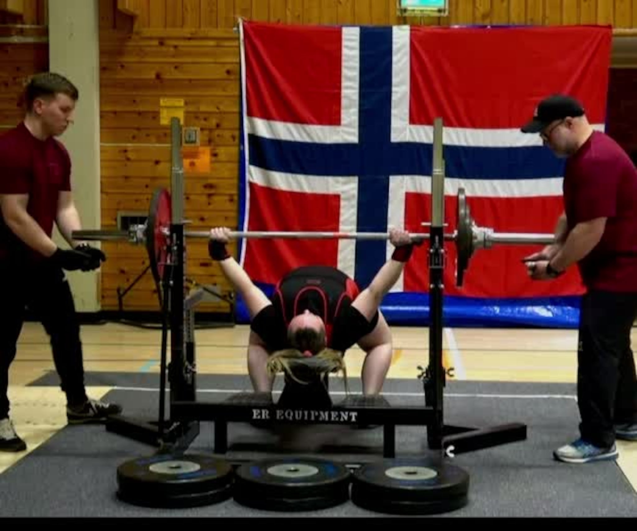 Sarah Rosåsen setter norgesrekord med 104 kilo i benkpress
