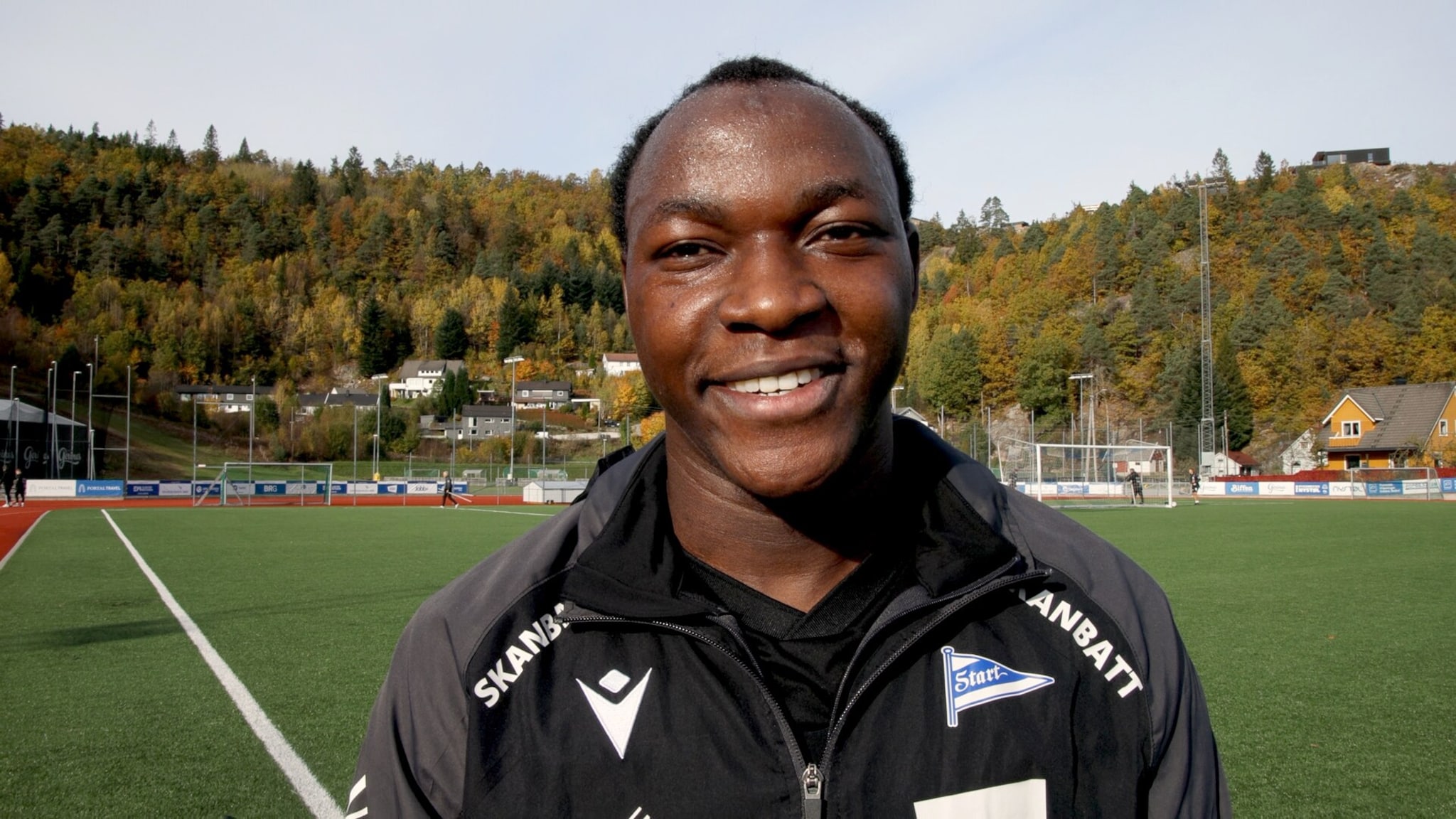 Landslagsspiller trener med Start