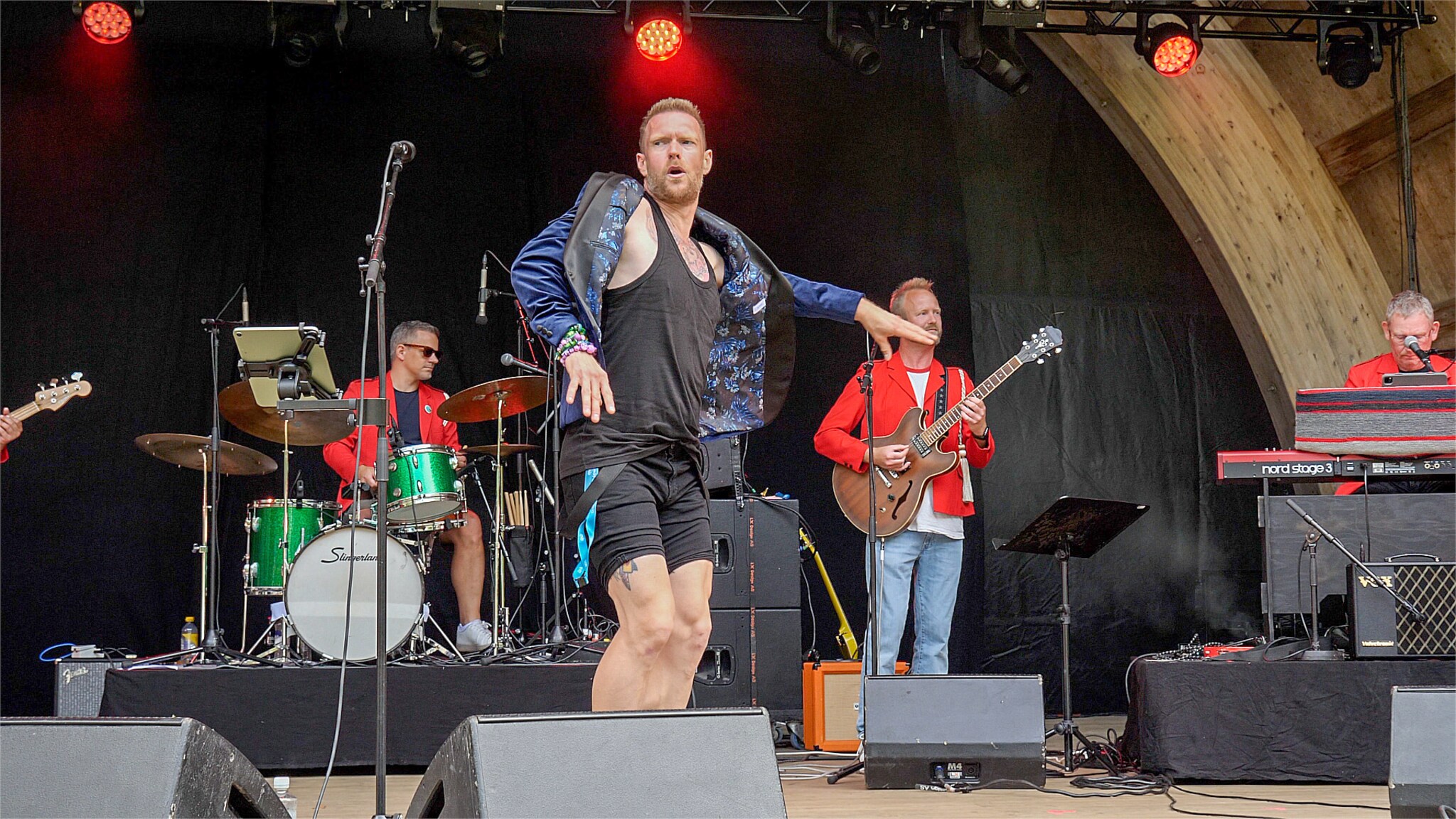Livets harde skolekorps åpner Ravnedalen Live