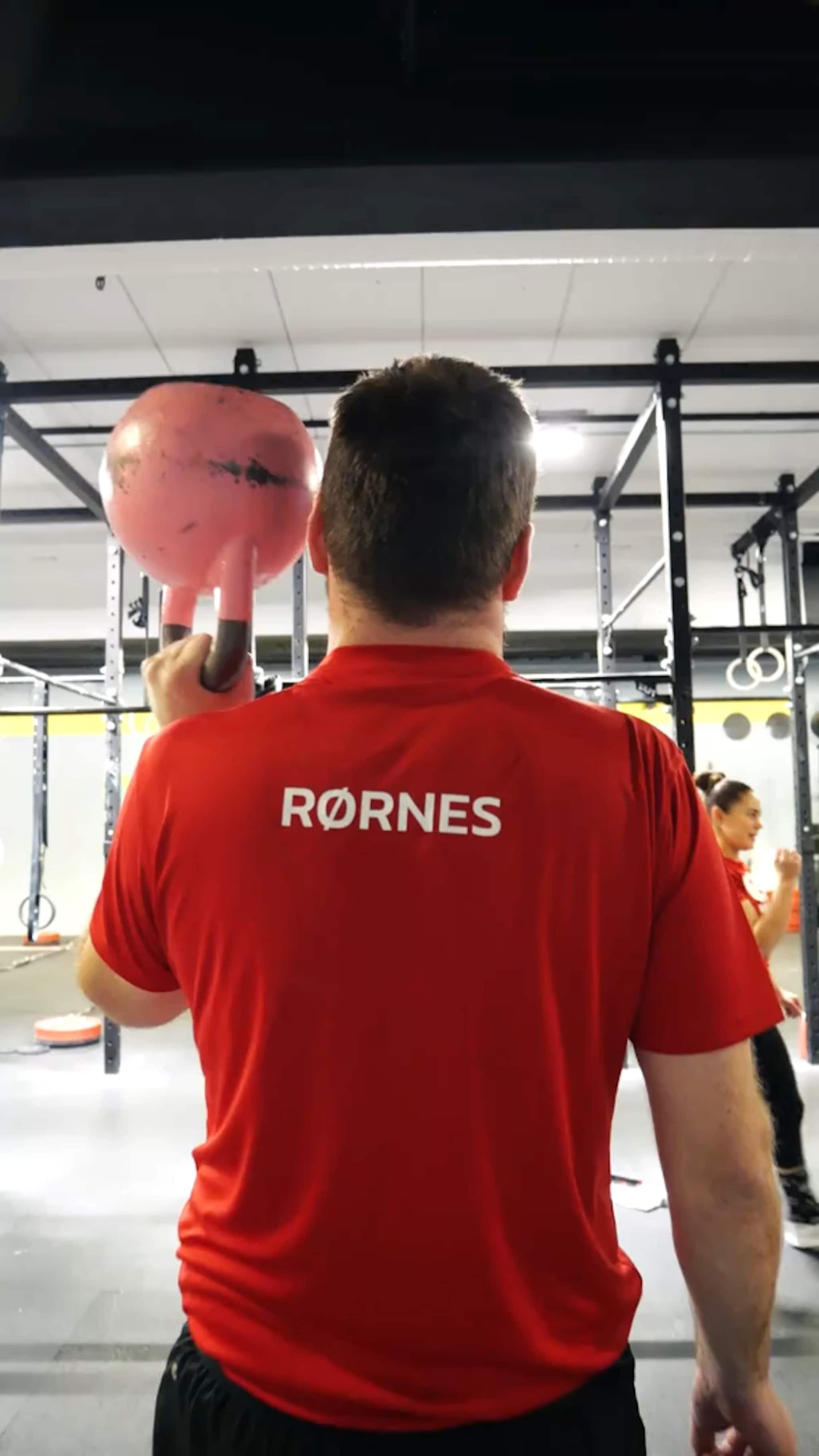 Thomas:– En kropp bare en mor kan elske