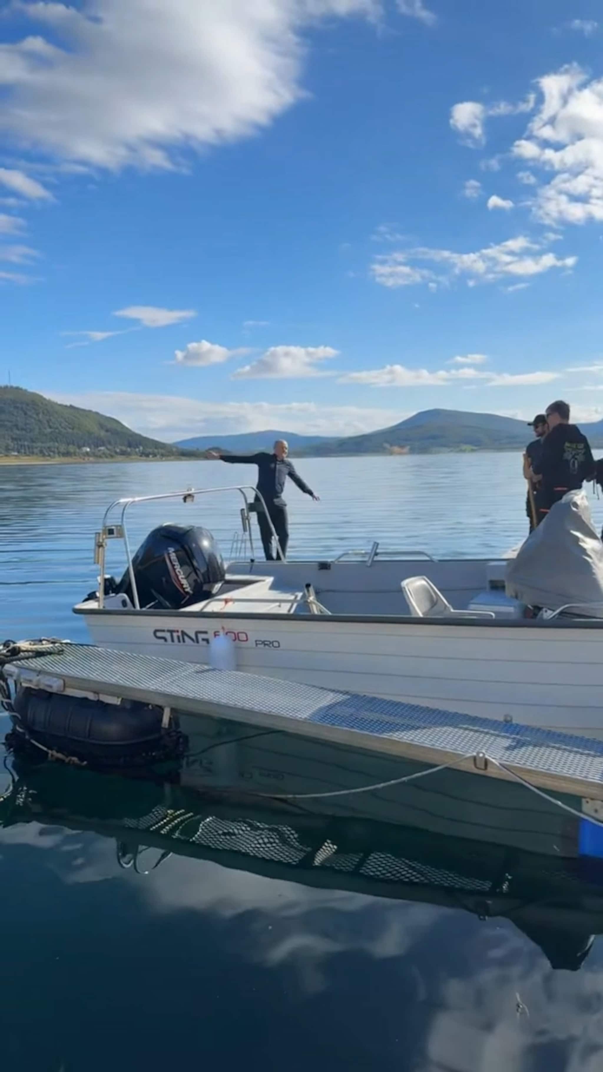 Tjeldsund-ordføreren hopper i havet
