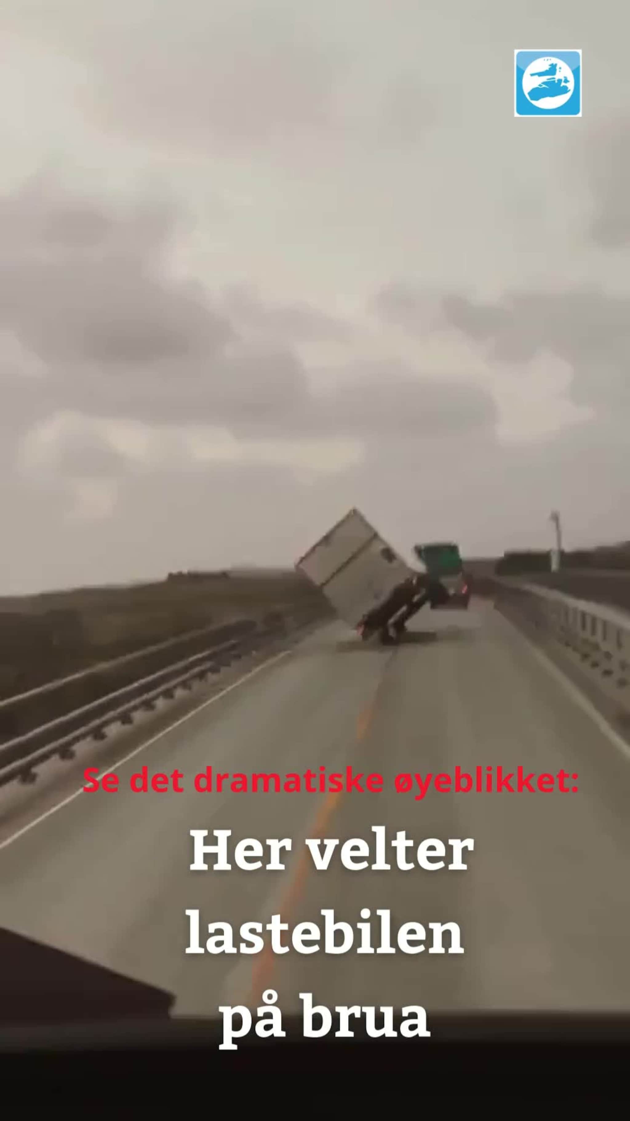 Dramatiske bilder: Her velter lastebilen