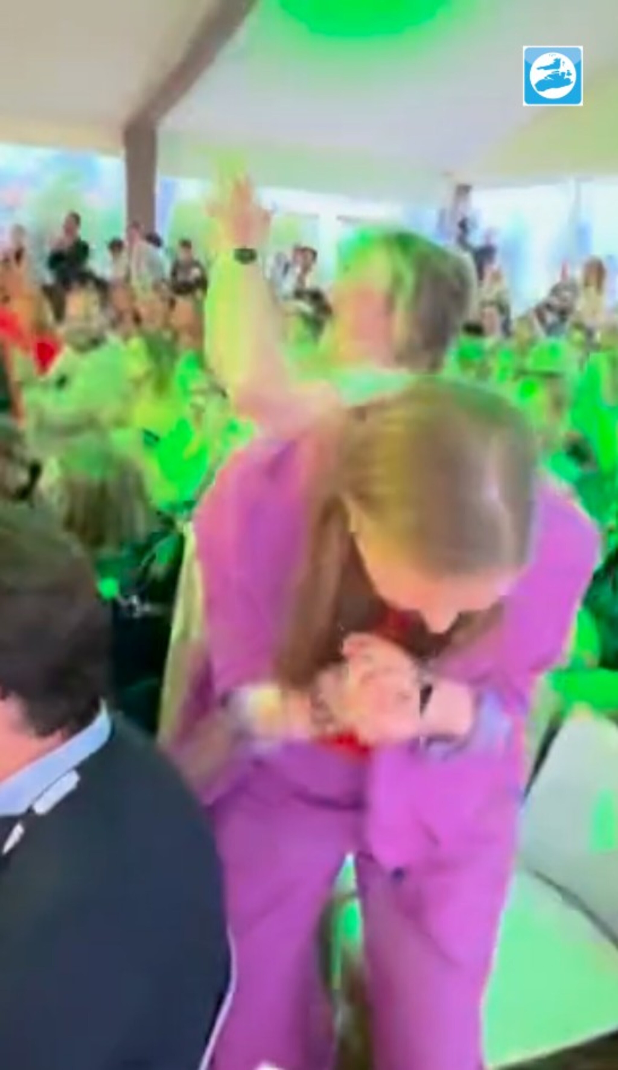 Her får de vite at Frøya har vunnet ny internasjonal pris