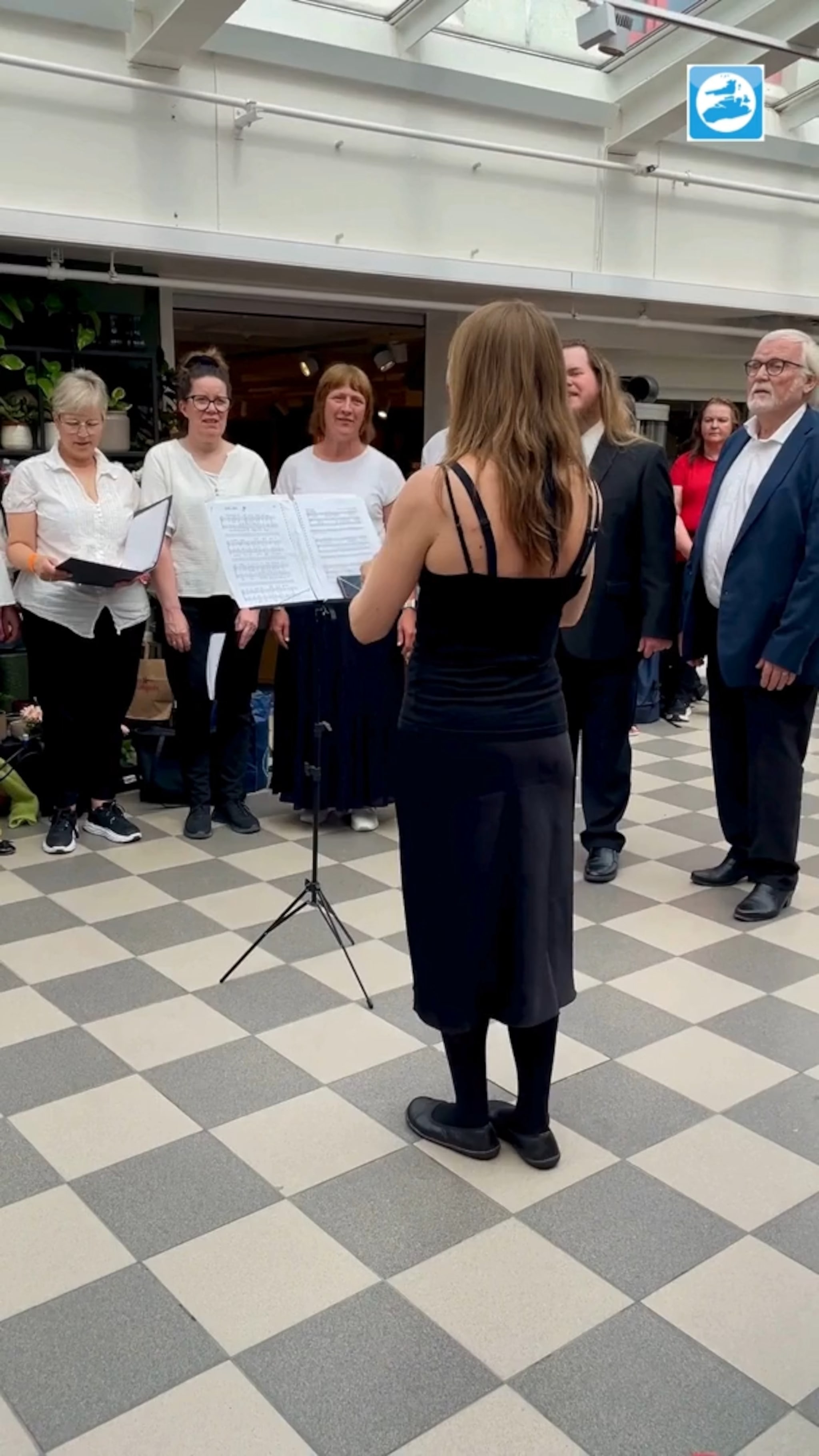 700 mennesker fylte Frøya med sang