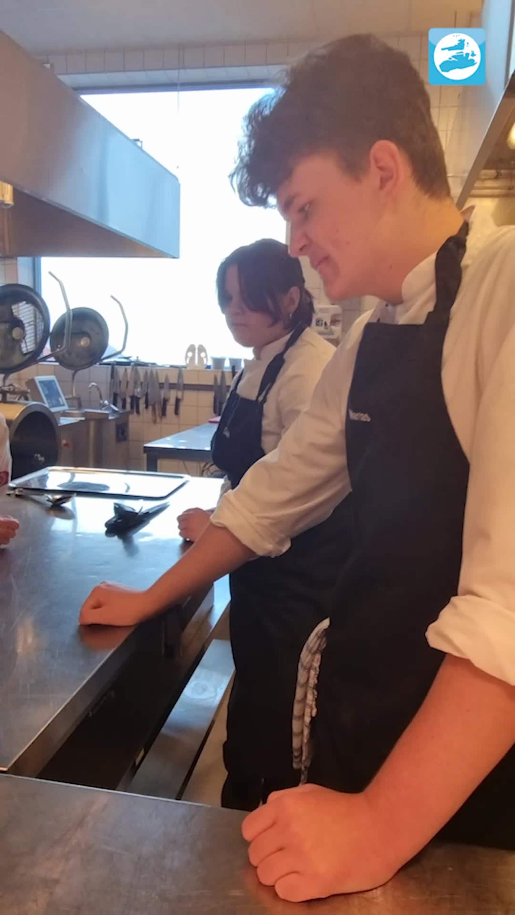 Elever på kokk- og servitørfaget fikk prøve seg på ekte fine dining