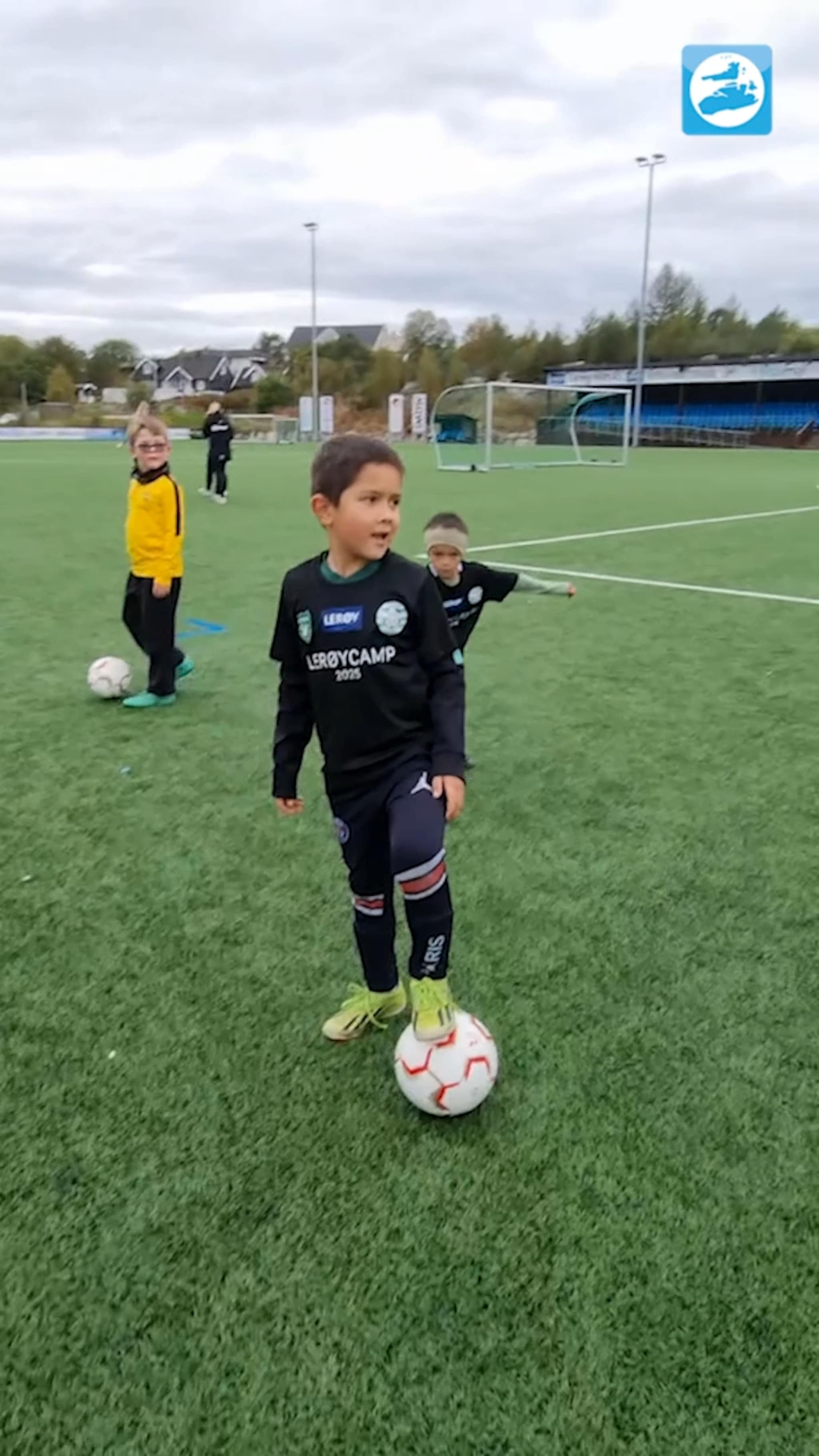 Lerøycamp samlet unge spillere fra hele Hitra til to timer med fotballglede.
