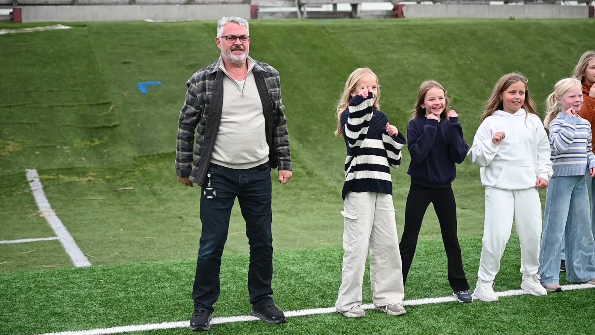 Hele skolen danser
