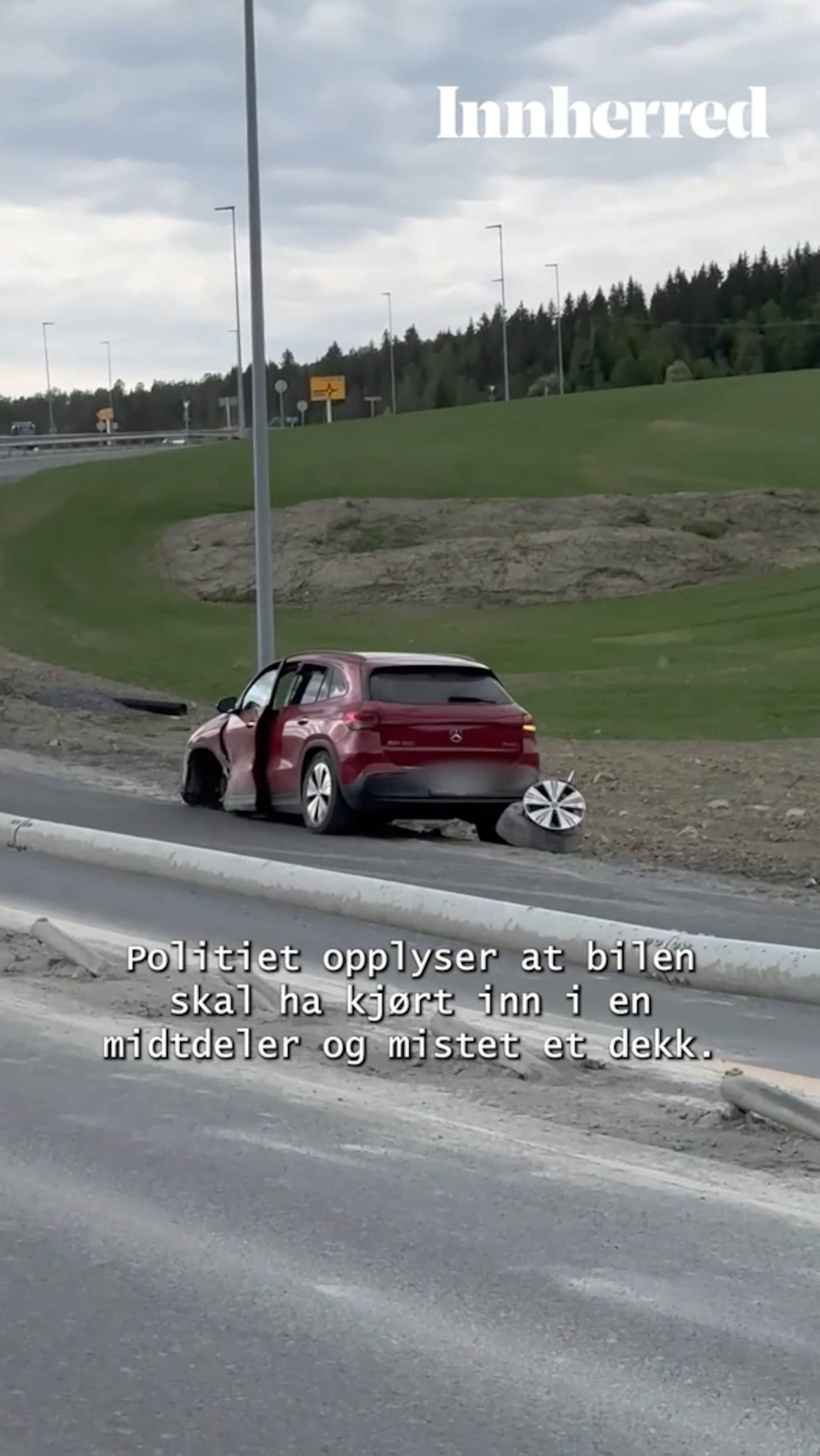 Bil traff midtdeler