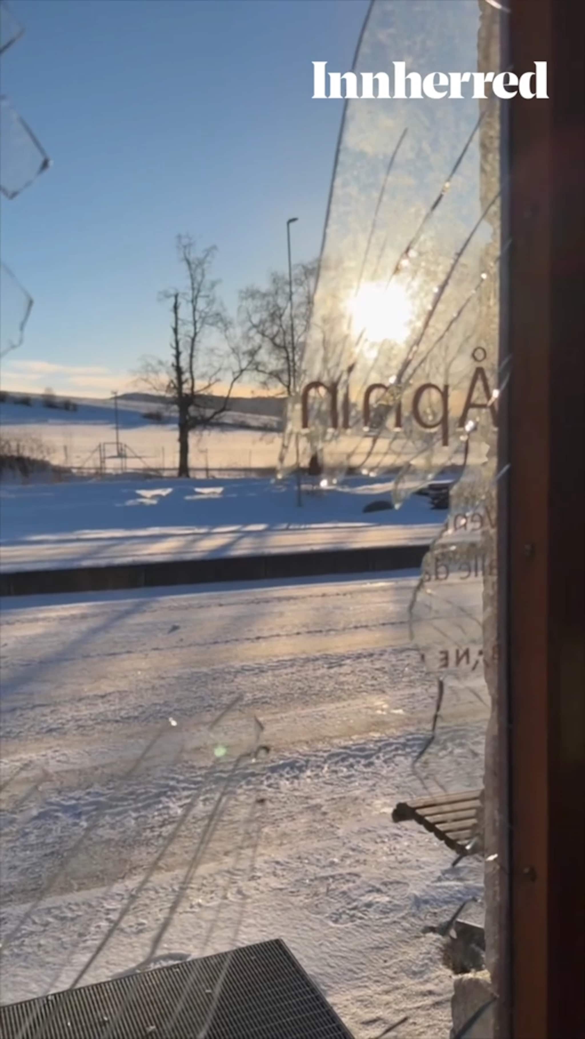 Knuste vindu på togstasjon