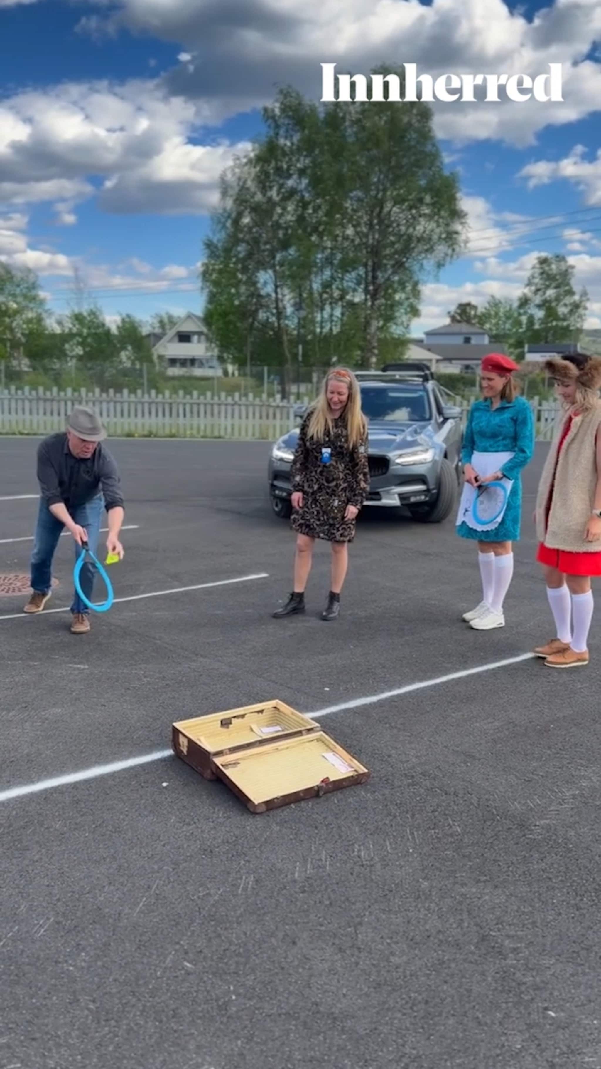Vømmøl + bil + rebus = sant