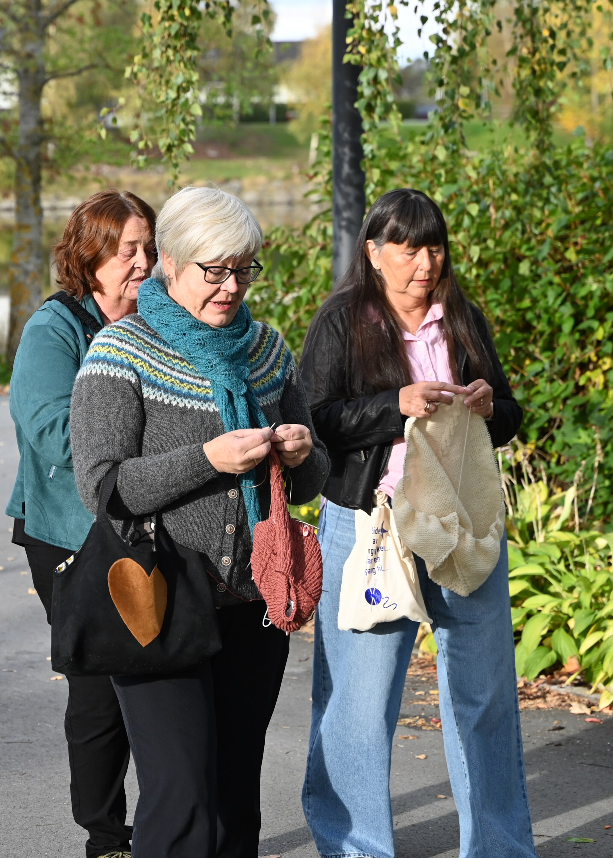 Strikker mens de går