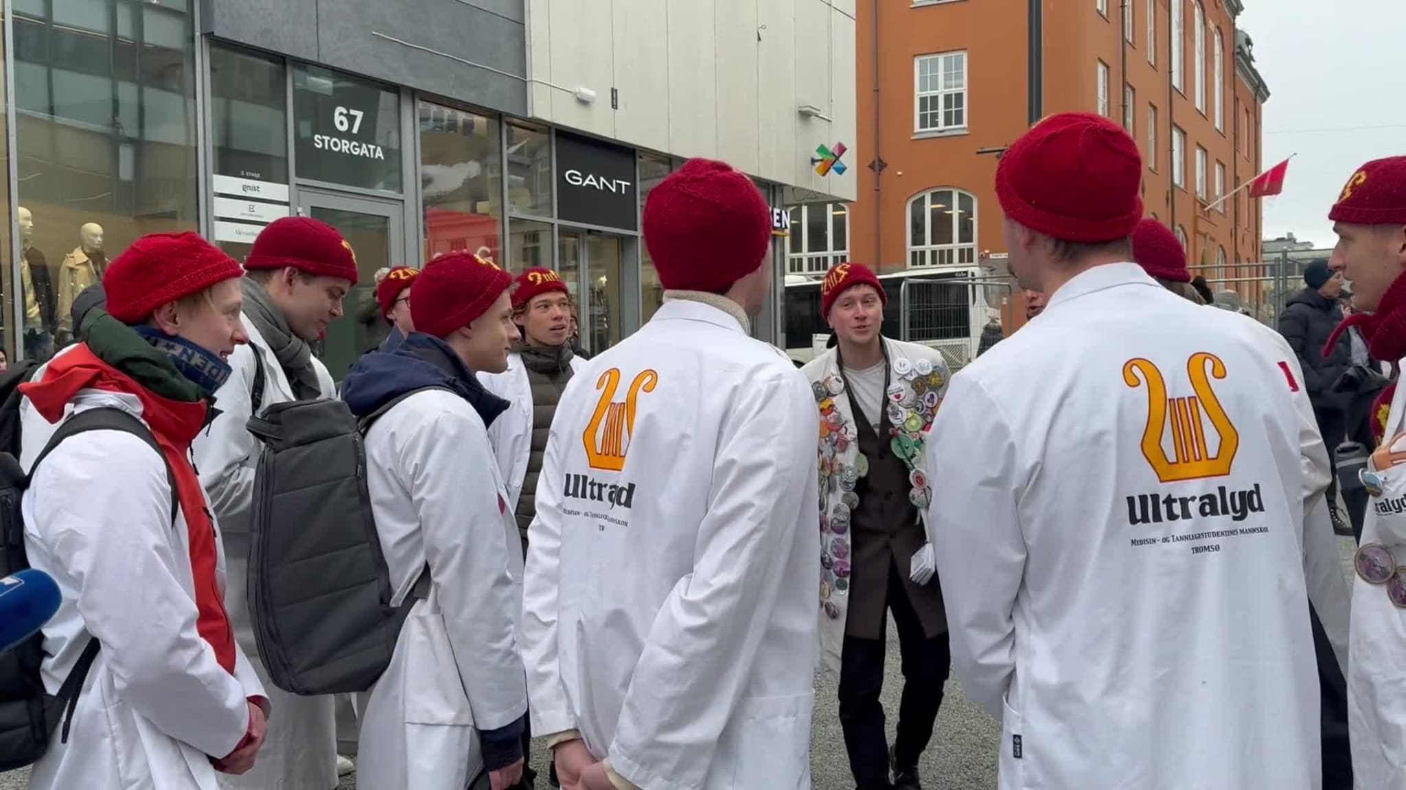 Medisinstudenter synger "All of the fries"