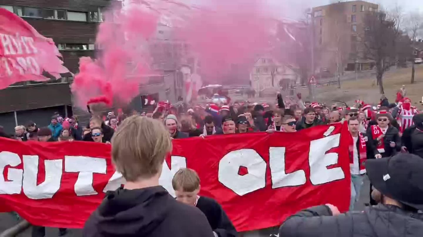 TIL-supporterne på vei til Romssa Arena