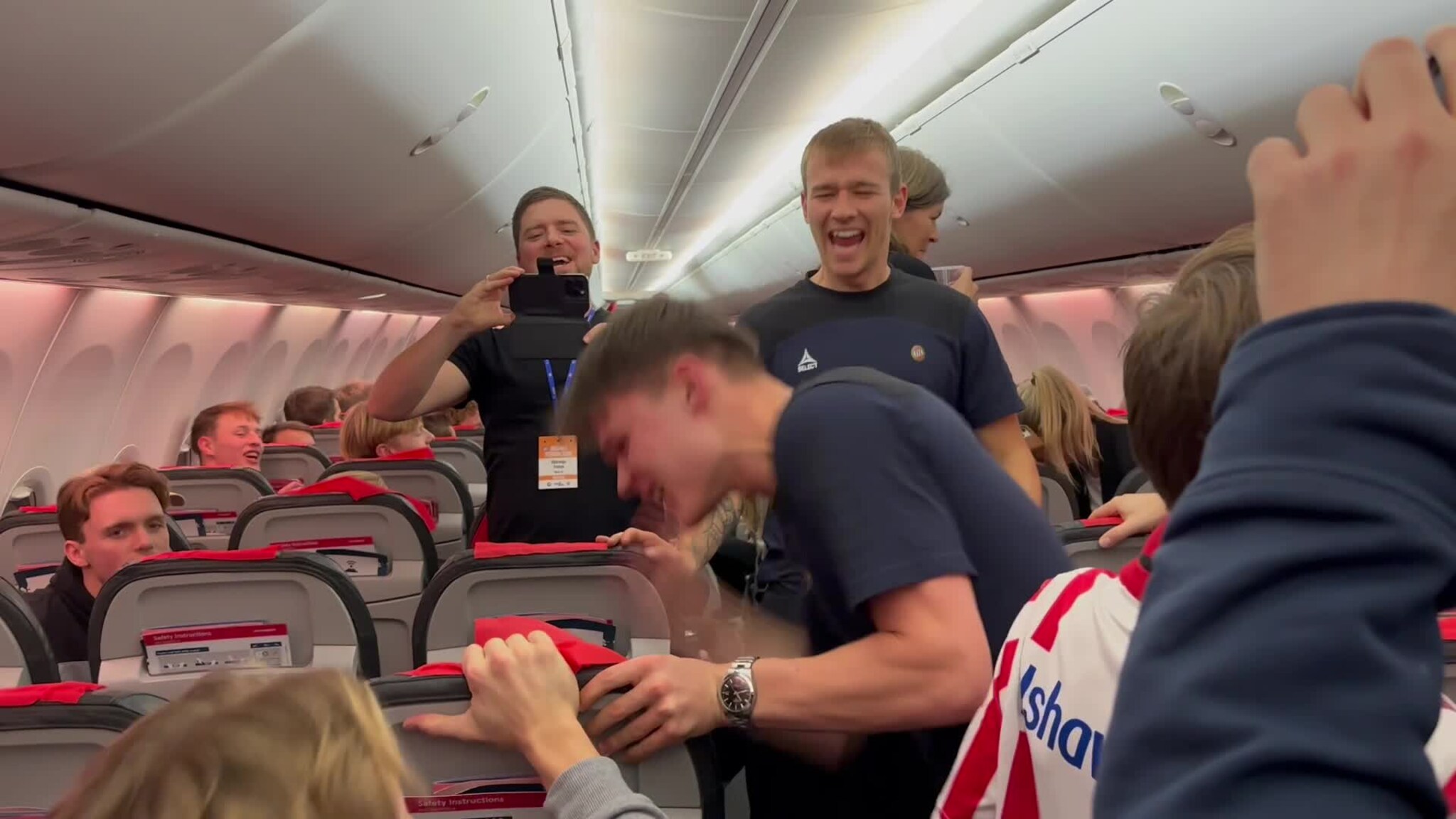 Jesper Robertsen tar sa-sa-sa på flyet