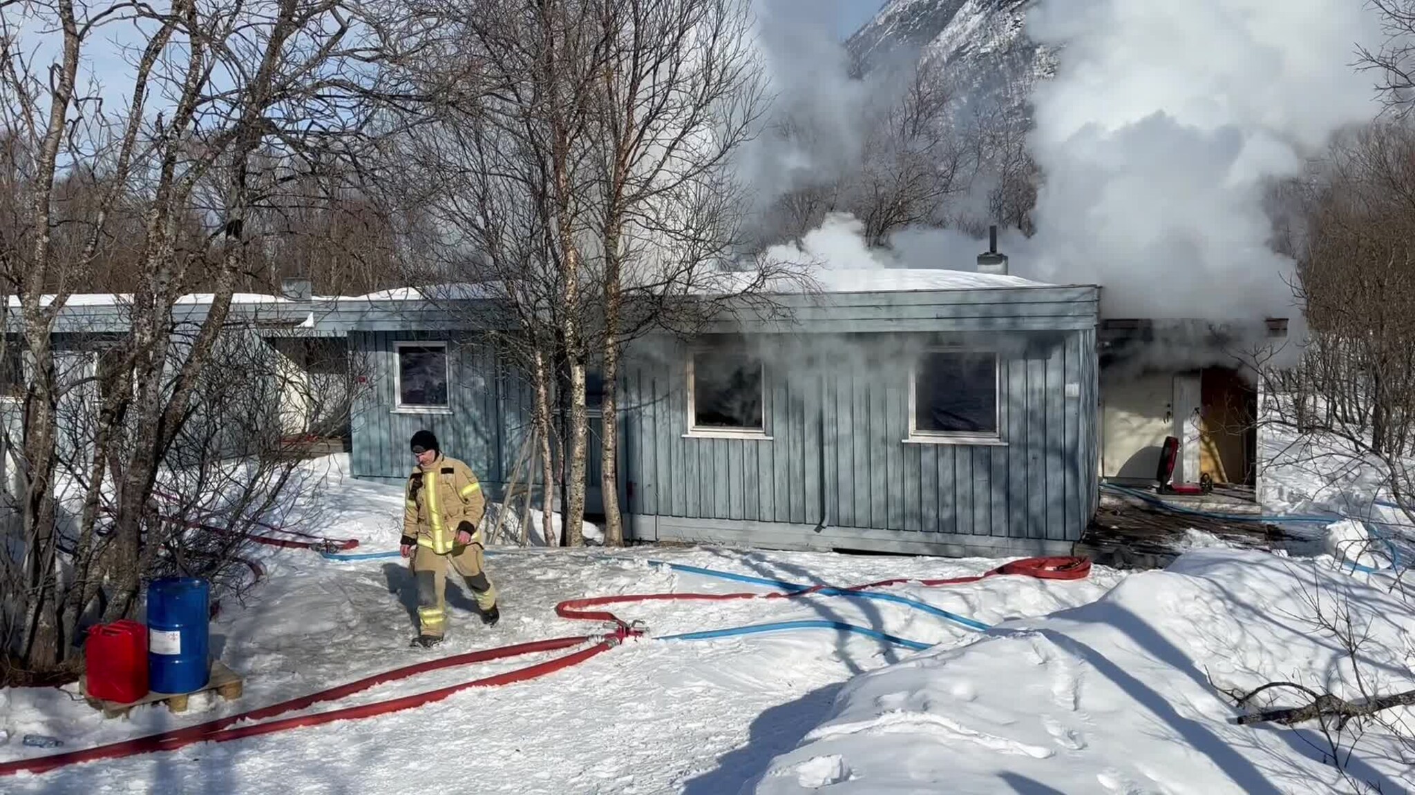Boligene skal rives - her brenner de ned