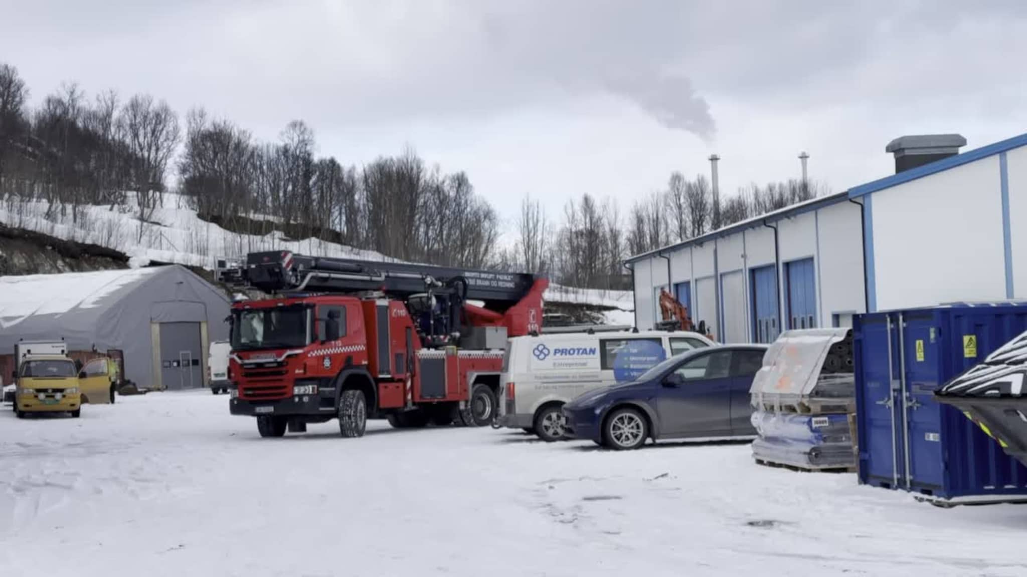 Nå kommer brannvesenet