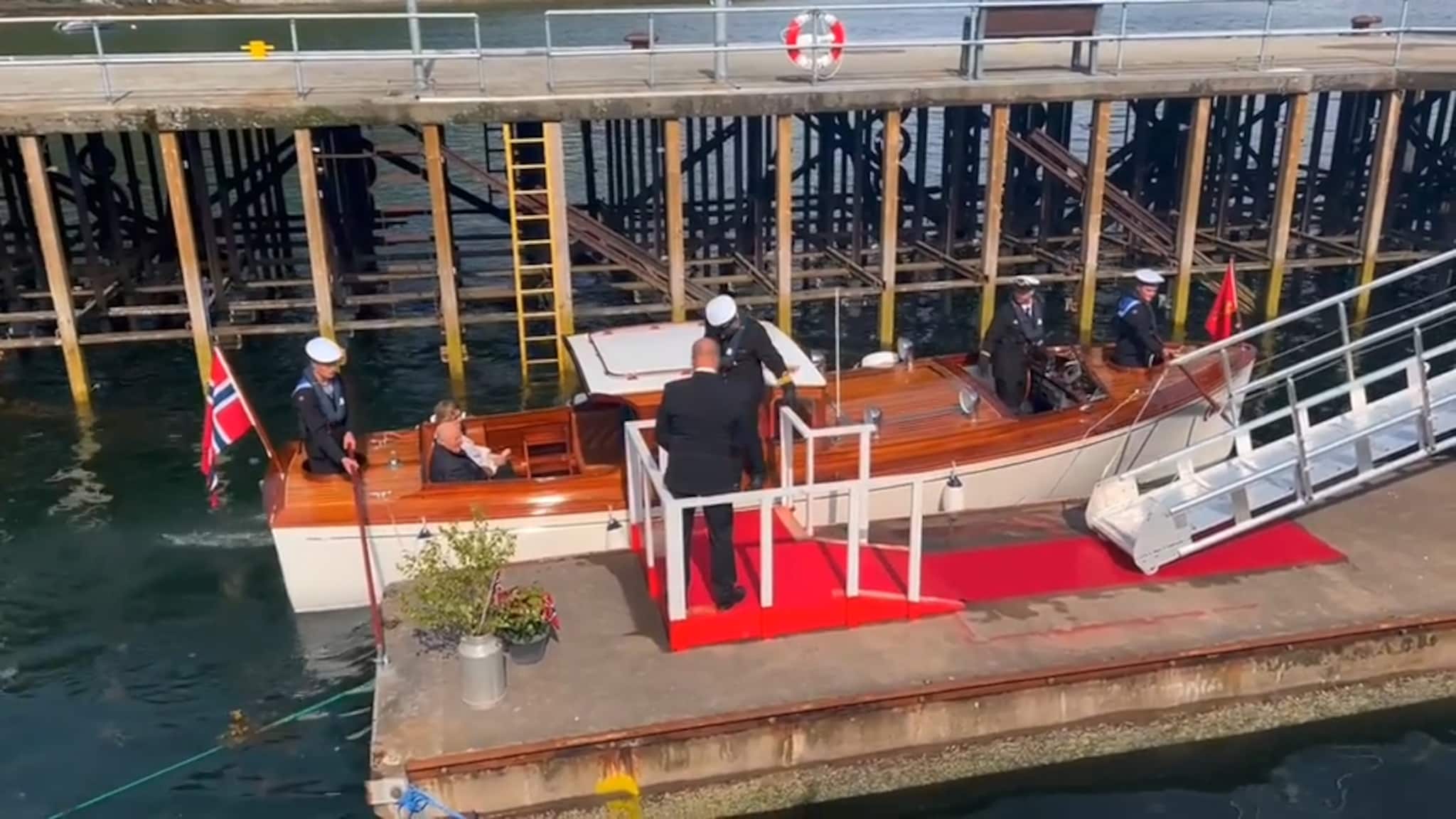 Her ankommer kongeparet Balsfjord