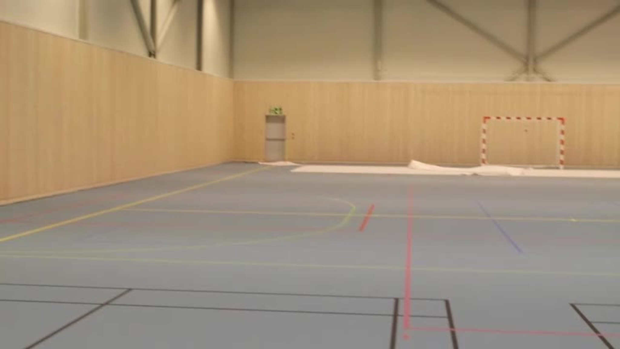 Viste fram nyhallen