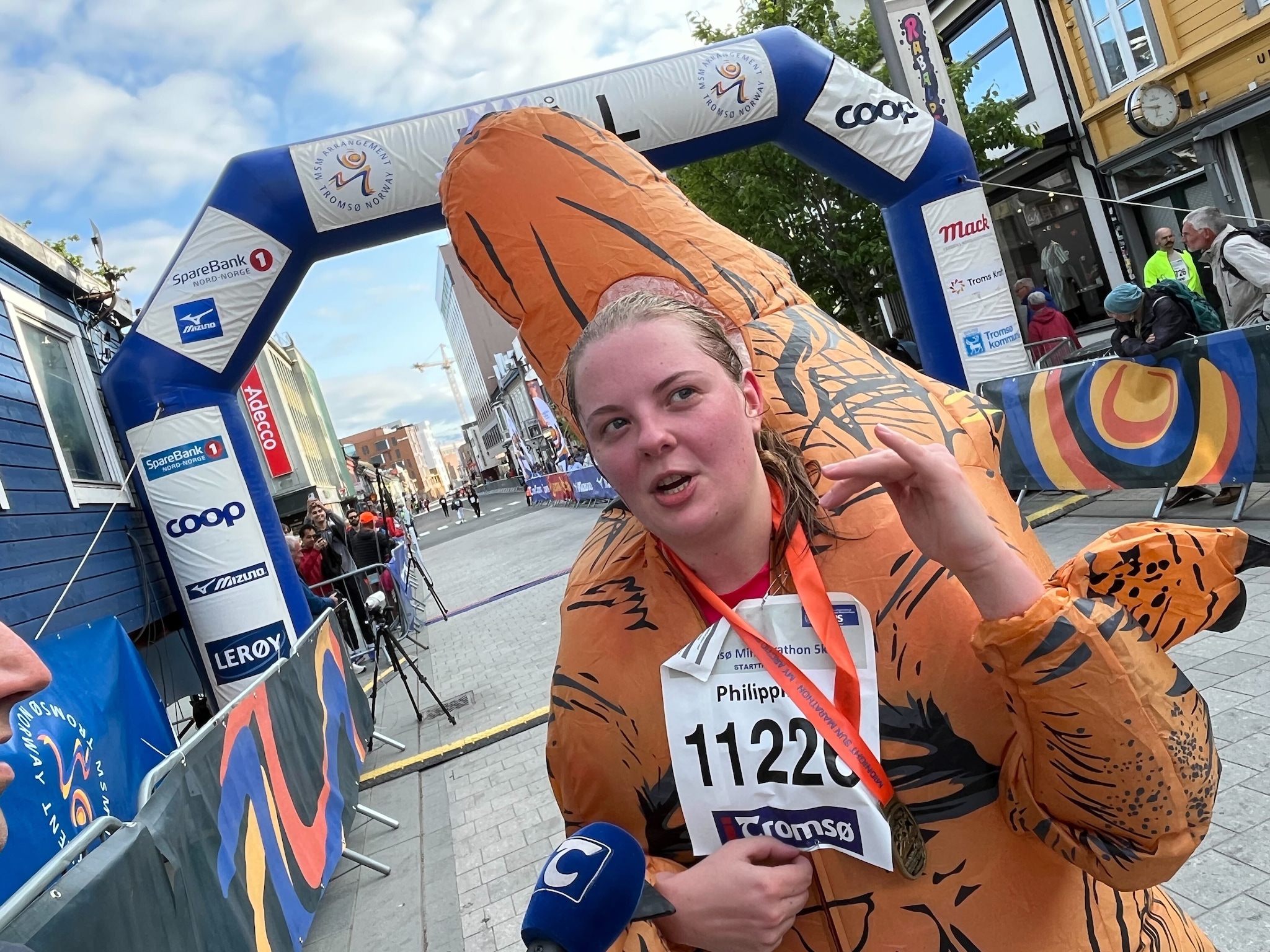 Dette sa hun etter å ha gjennomført minimaraton i dinosaur-drakt