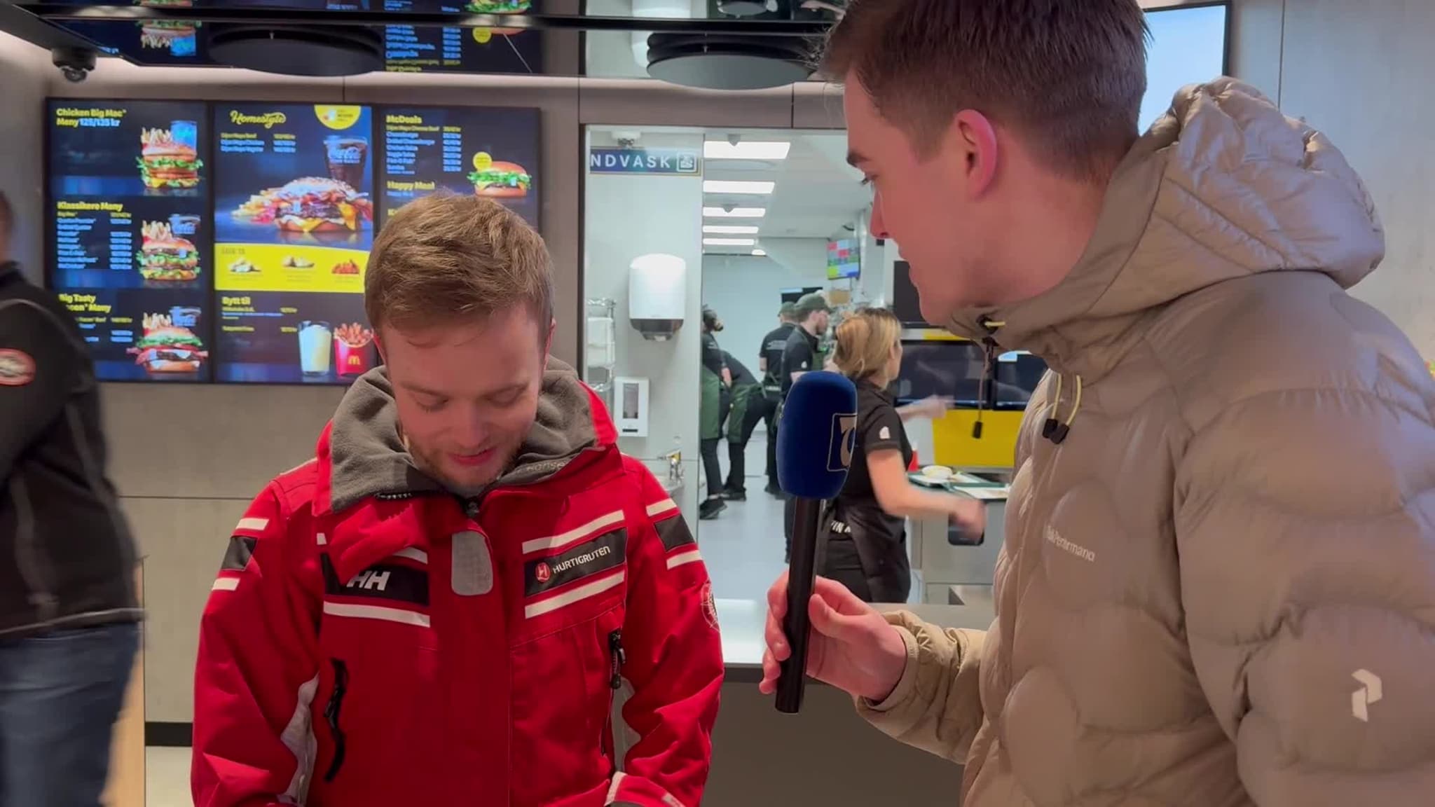 Matthew fikk spise den første McDonald´s-burgeren i Tromsø