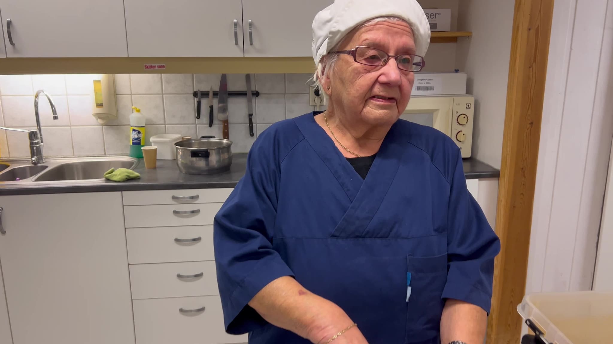 Harriet (83) lager mat til eldre bebeoere