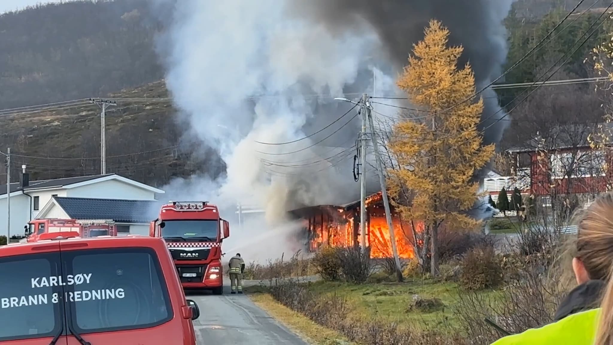Her står garasjen i full fyr